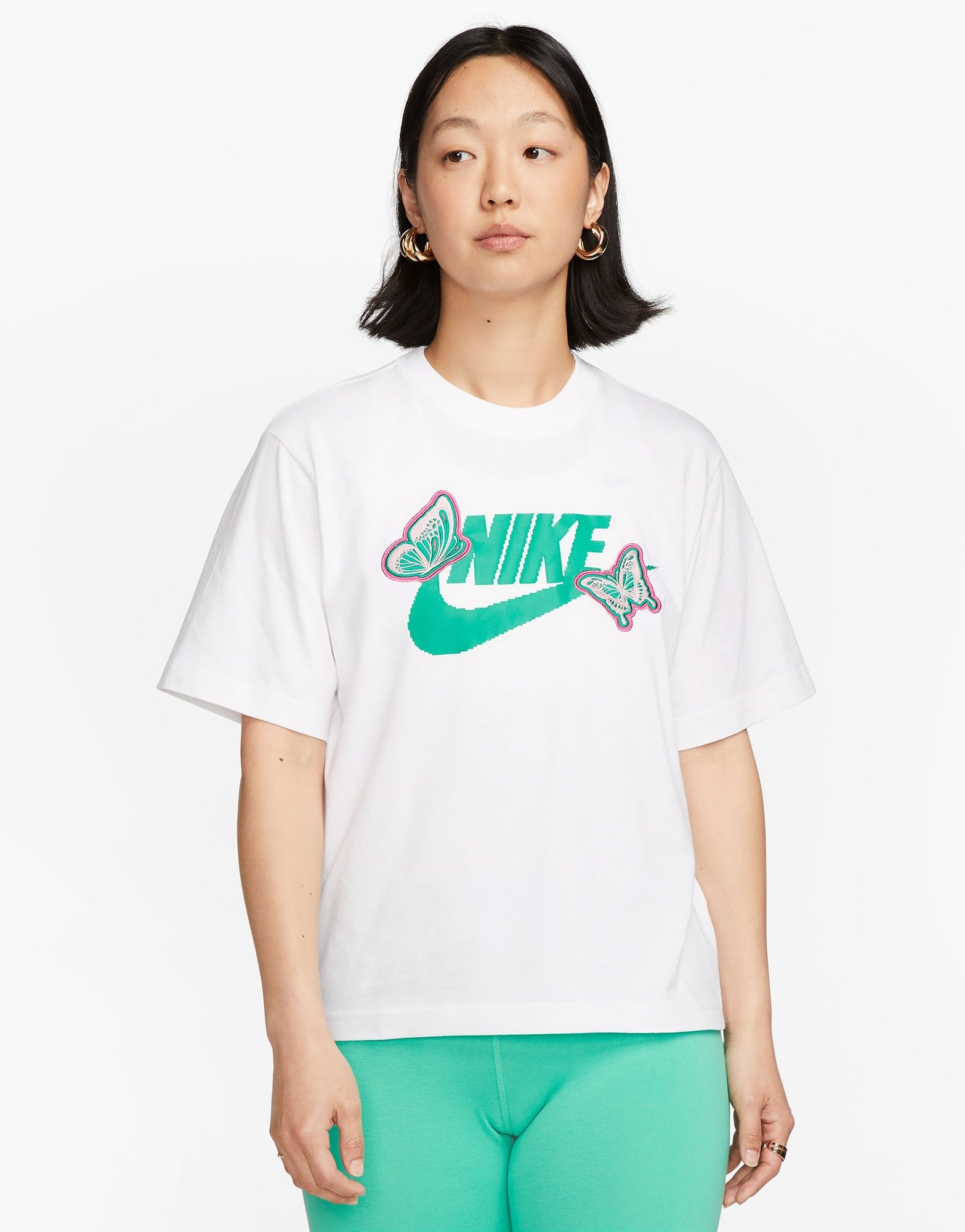 White Nike เสื้อยืดผู้หญิง Sportswear Boxy JD Sports Thailand