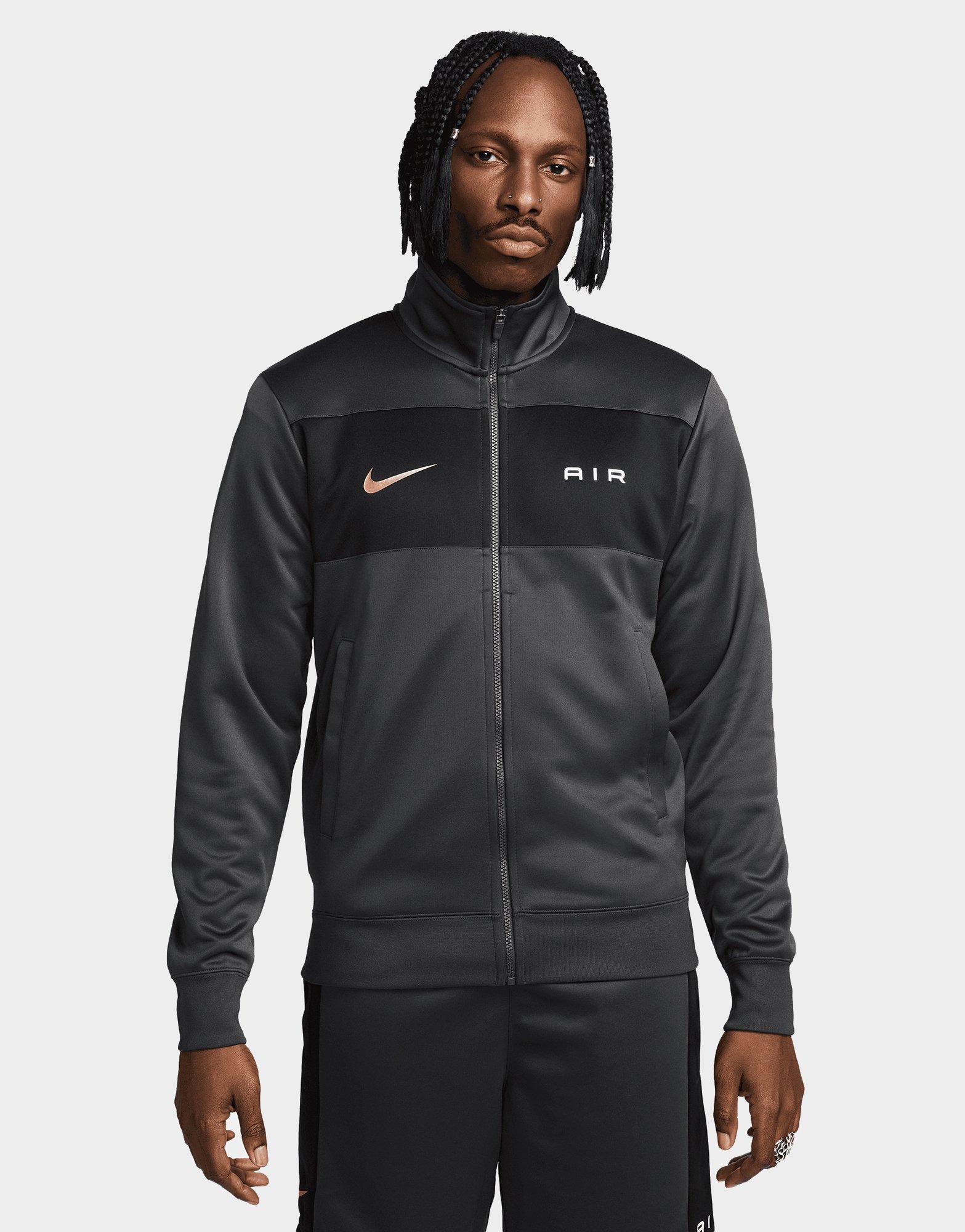 Black Nike แจ็คเก็ตผู้ชาย Air Track JD Sports Thailand