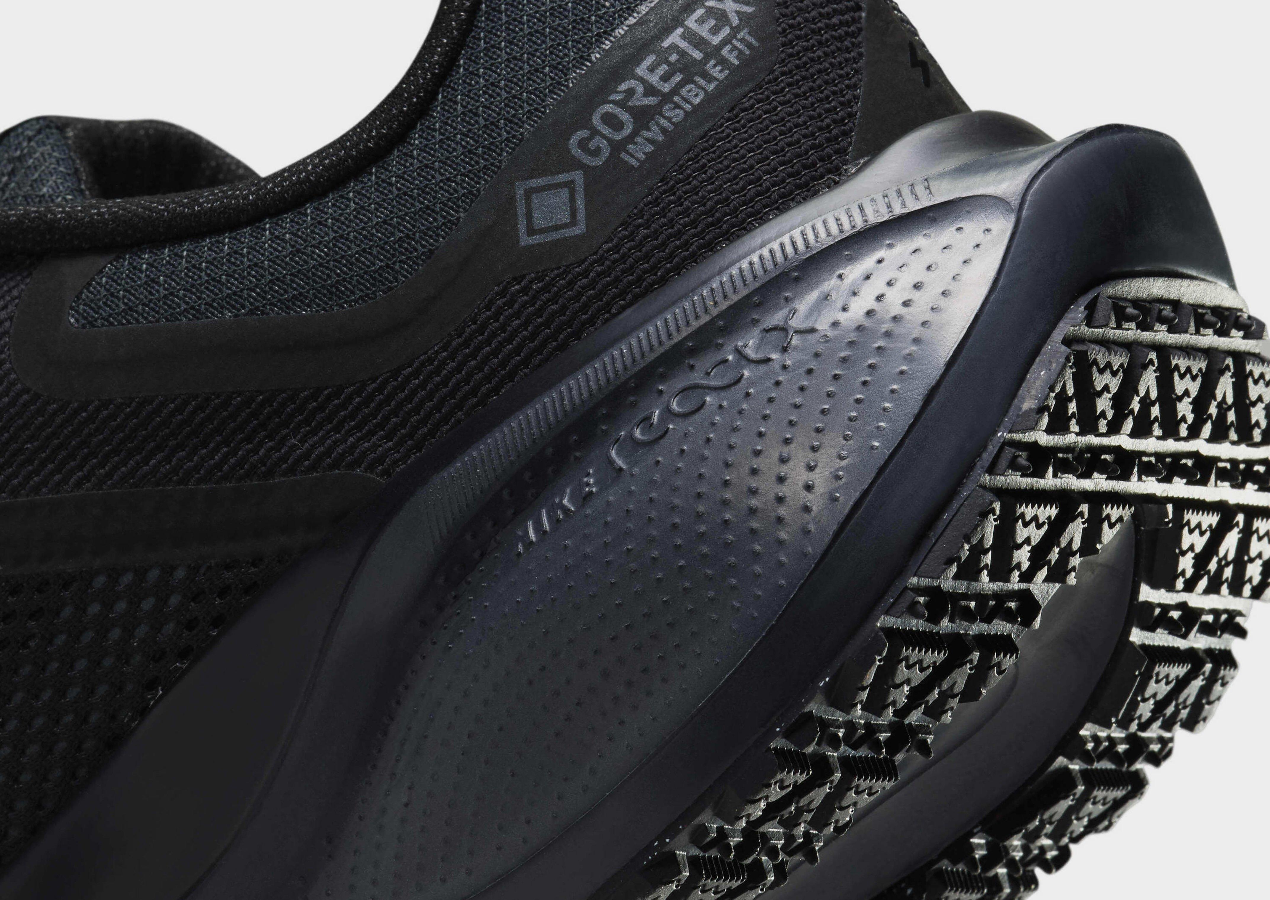 Nike WOMEN'S WATERPROOF ROAD