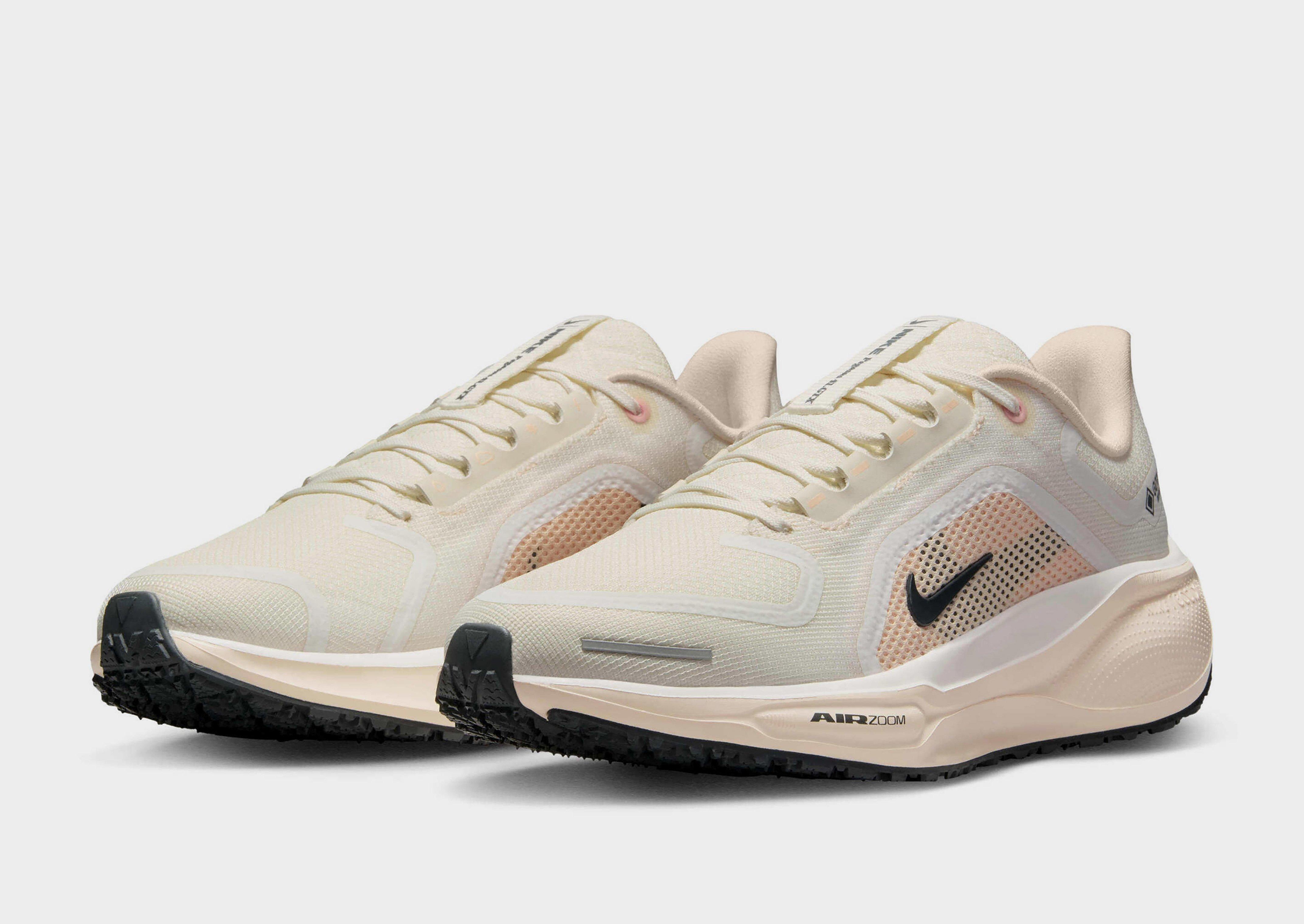 Nike WOMEN'S WATERPROOF ROAD