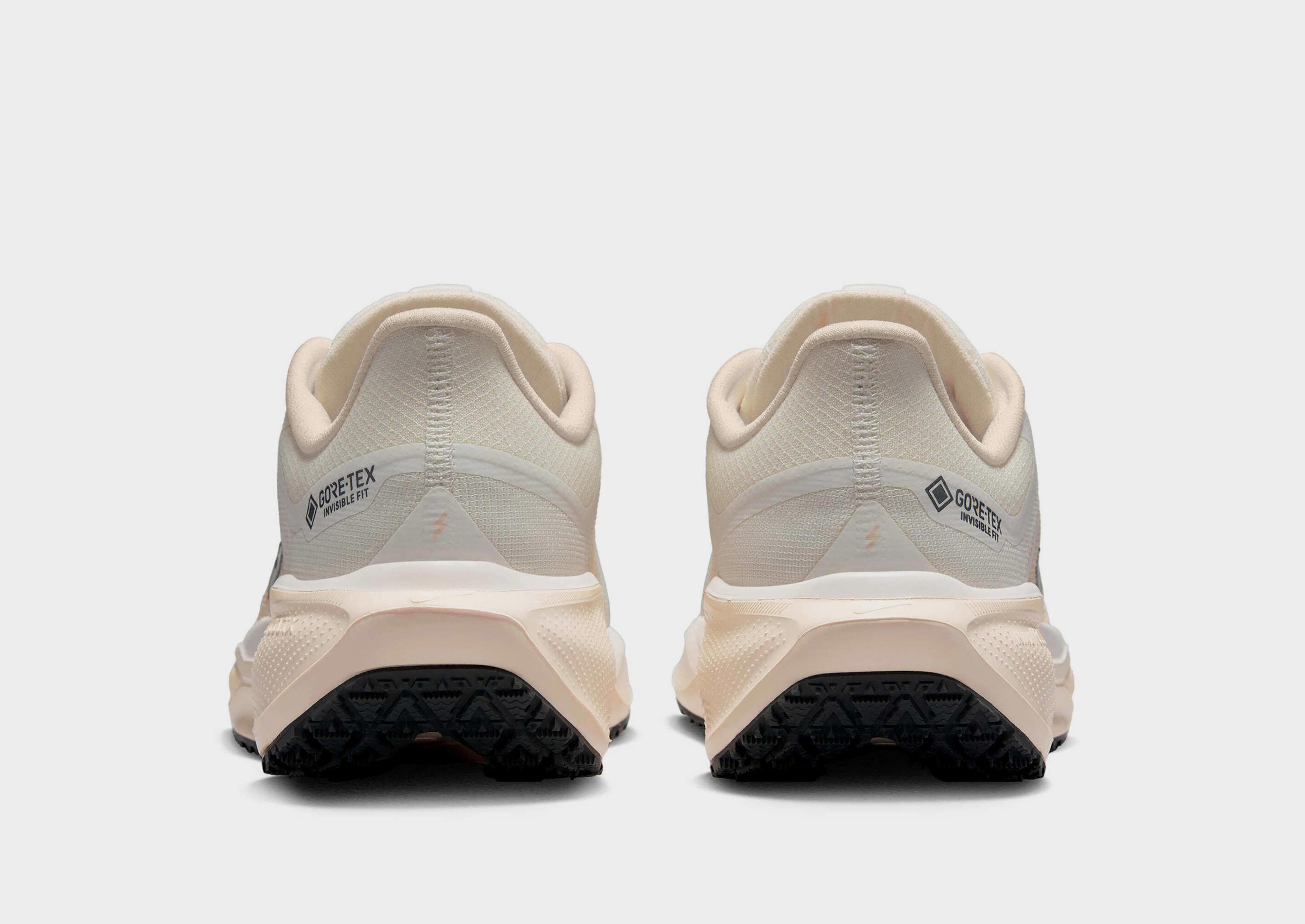 Nike WOMEN'S WATERPROOF ROAD