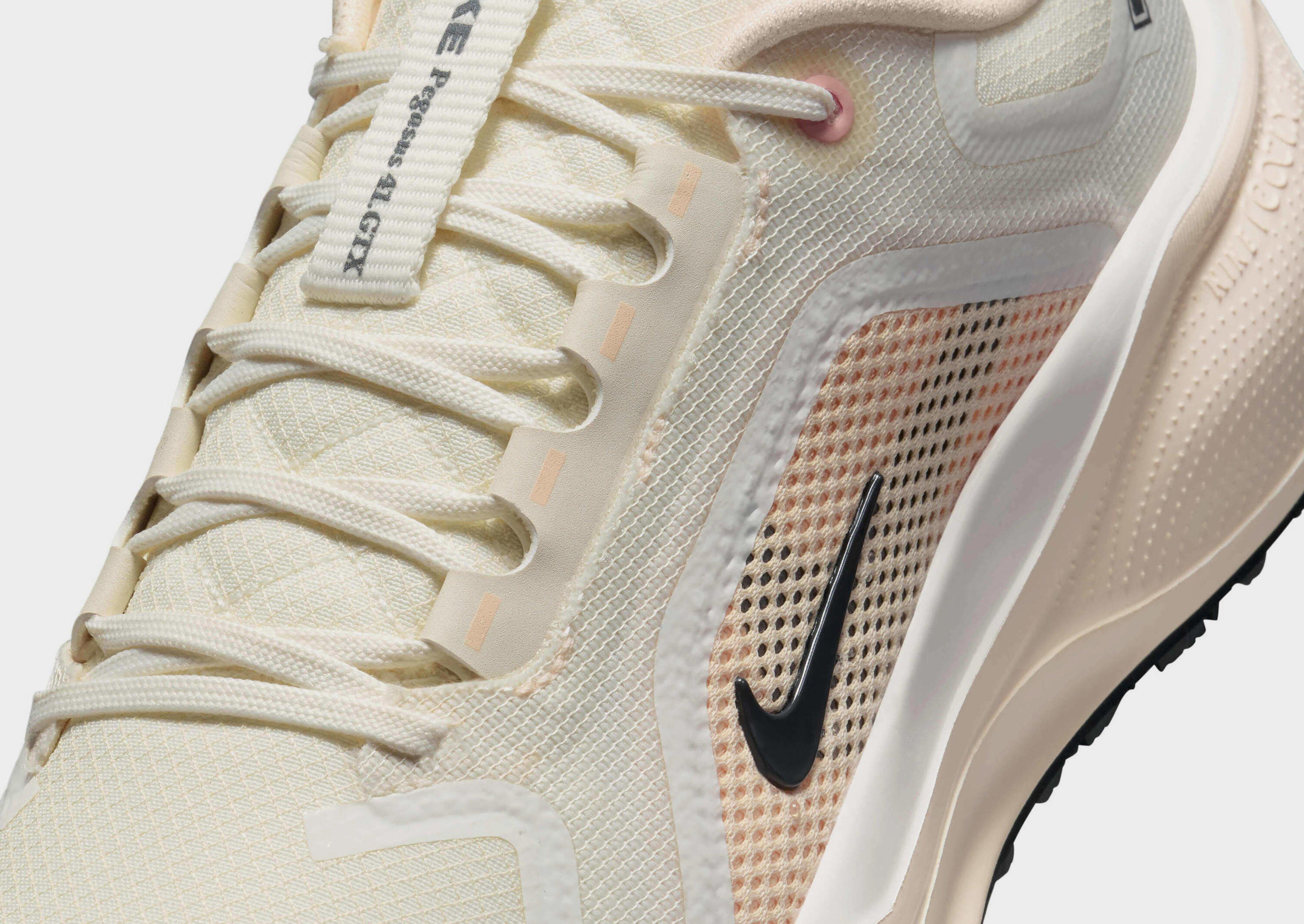 Nike WOMEN'S WATERPROOF ROAD