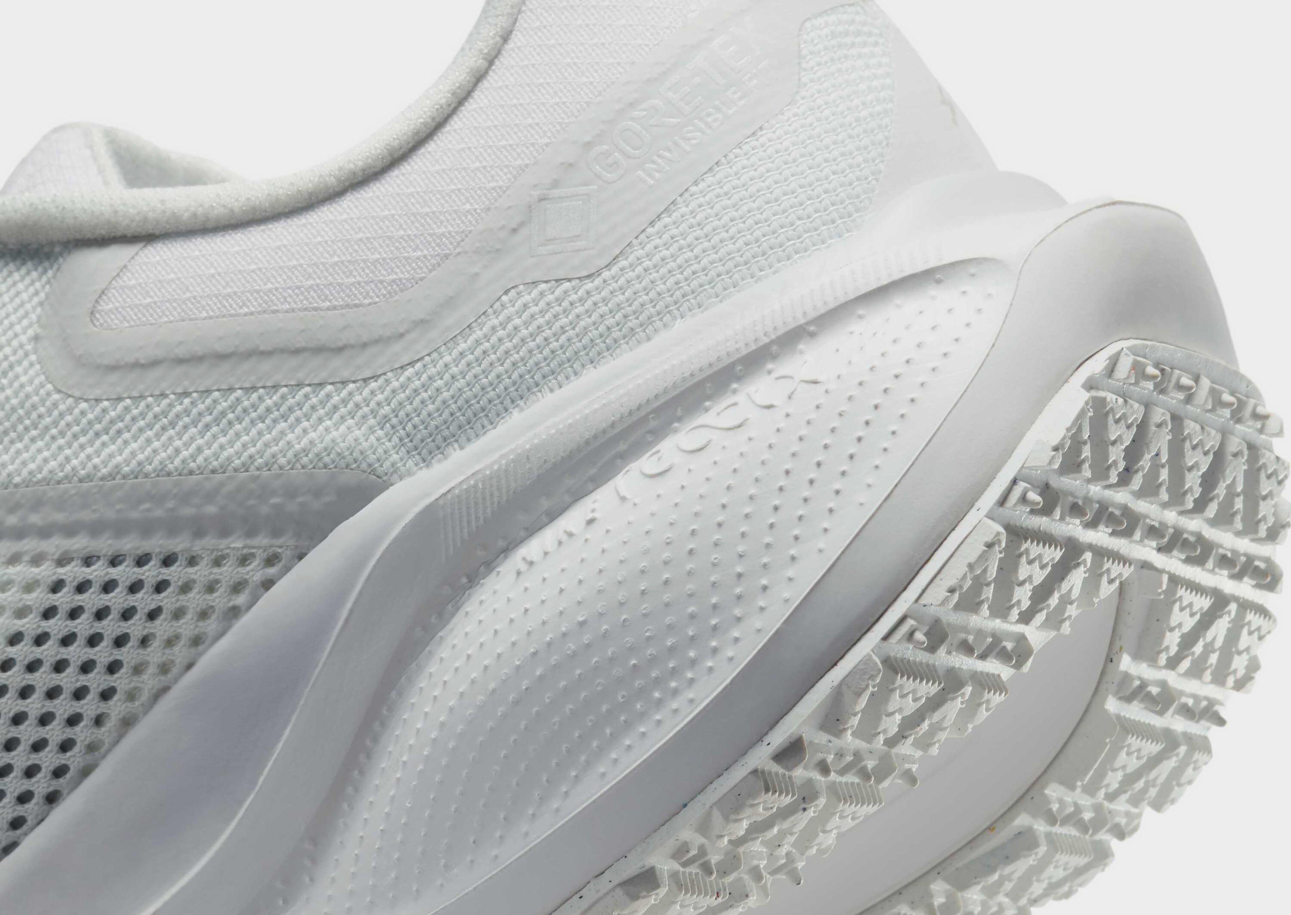 Nike WOMEN'S WATERPROOF ROAD