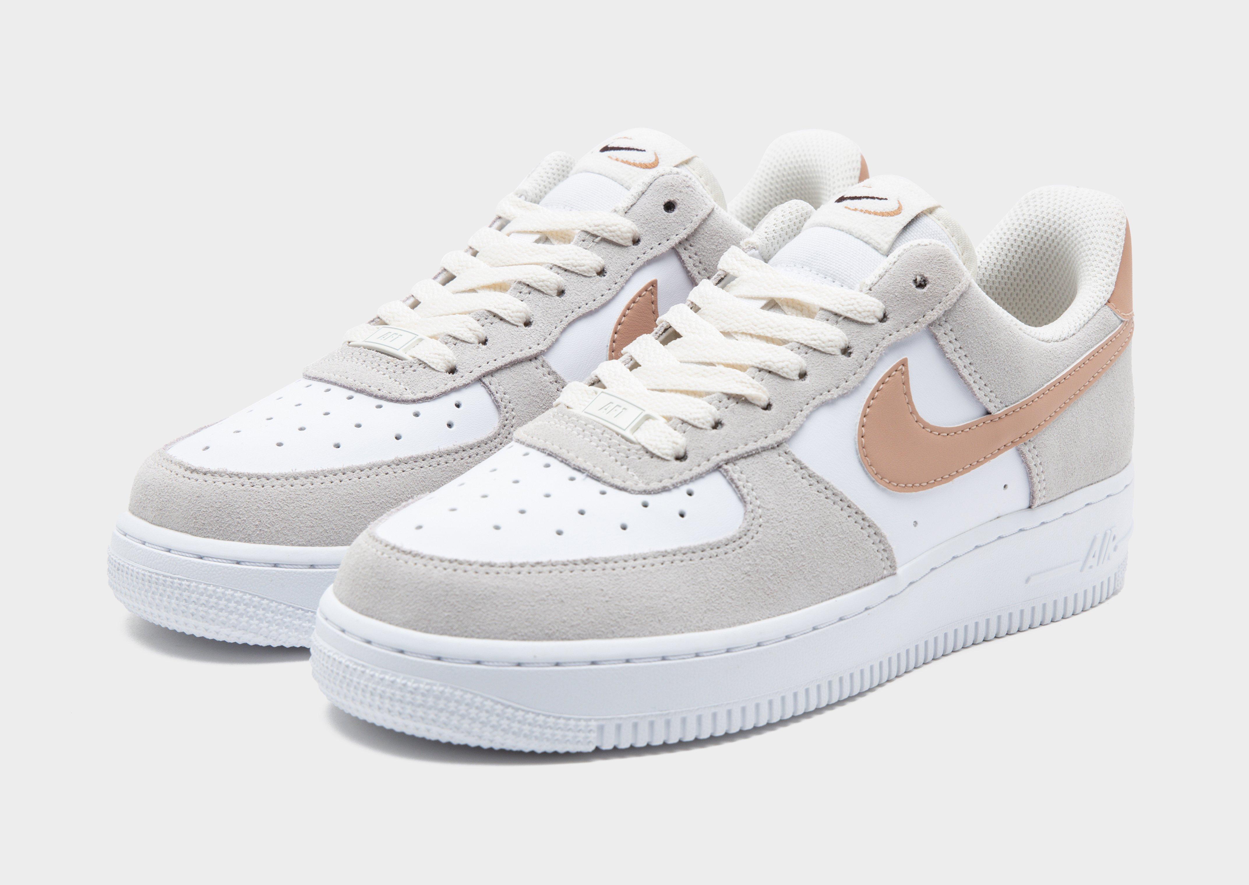 Air force one hot sale shoes womens white