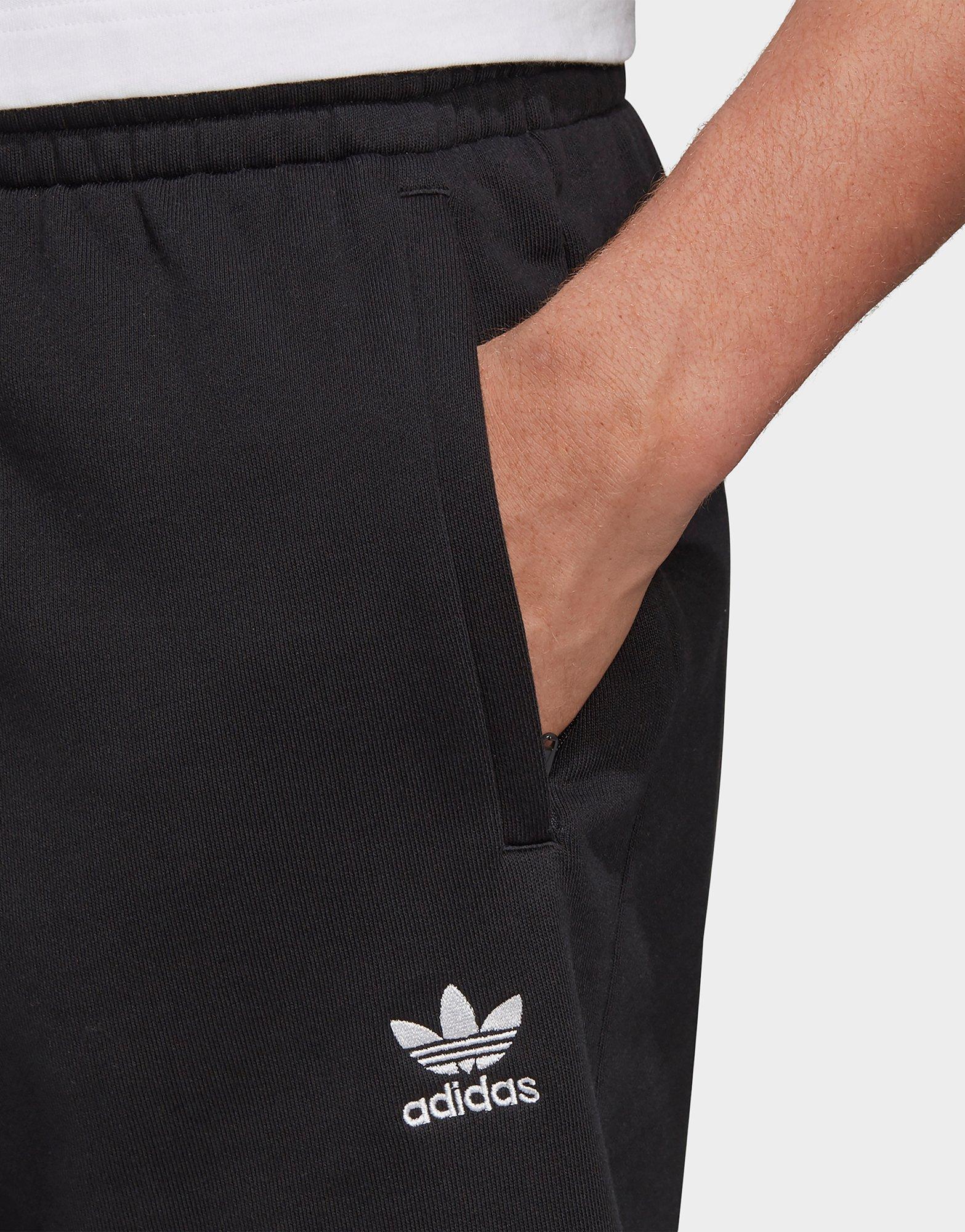 trefoil essentials shorts