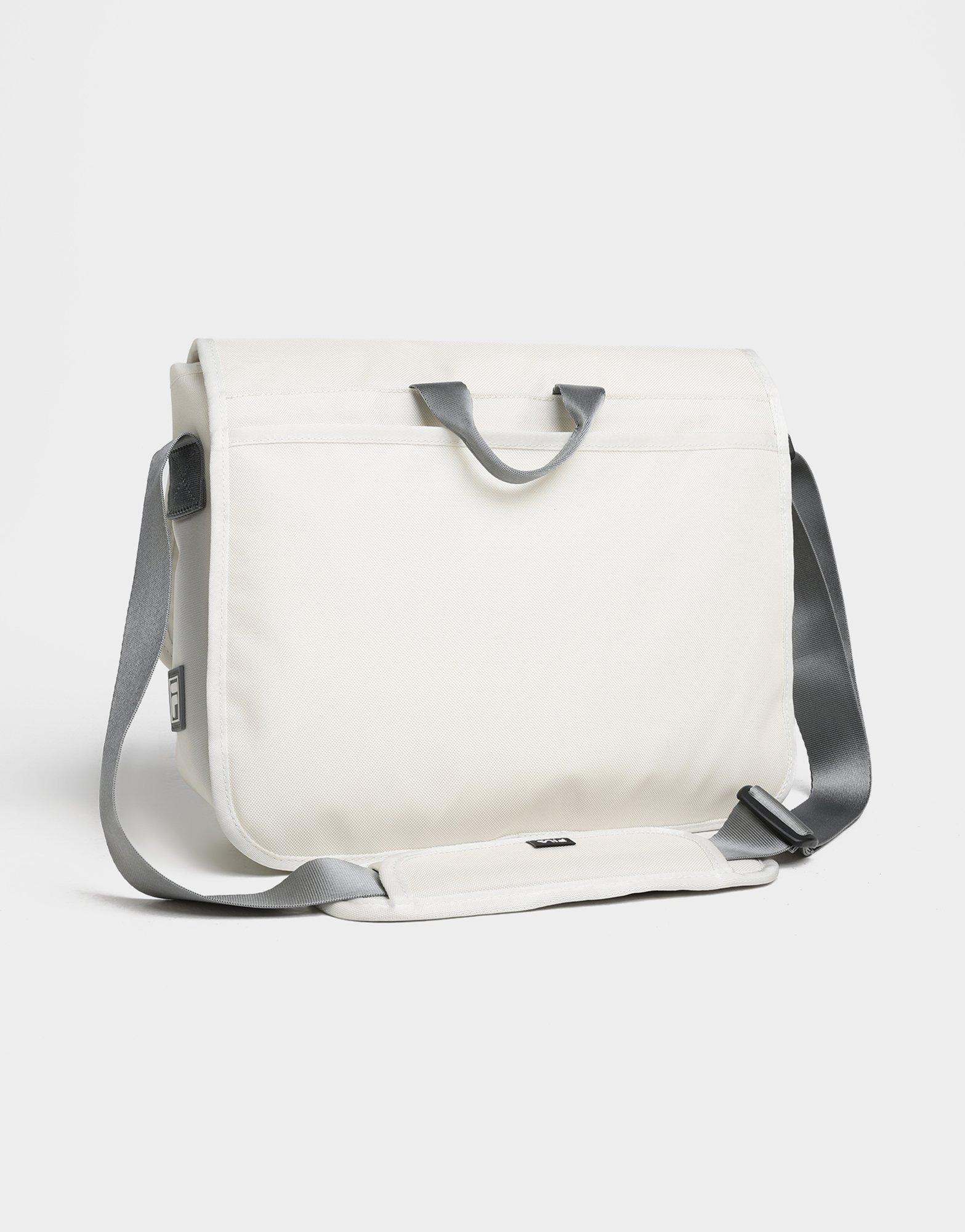 【FILA】 New small messenger bag /追跡付 FILA NEW SMALL MESSENGER BAG – FILA Malaysia