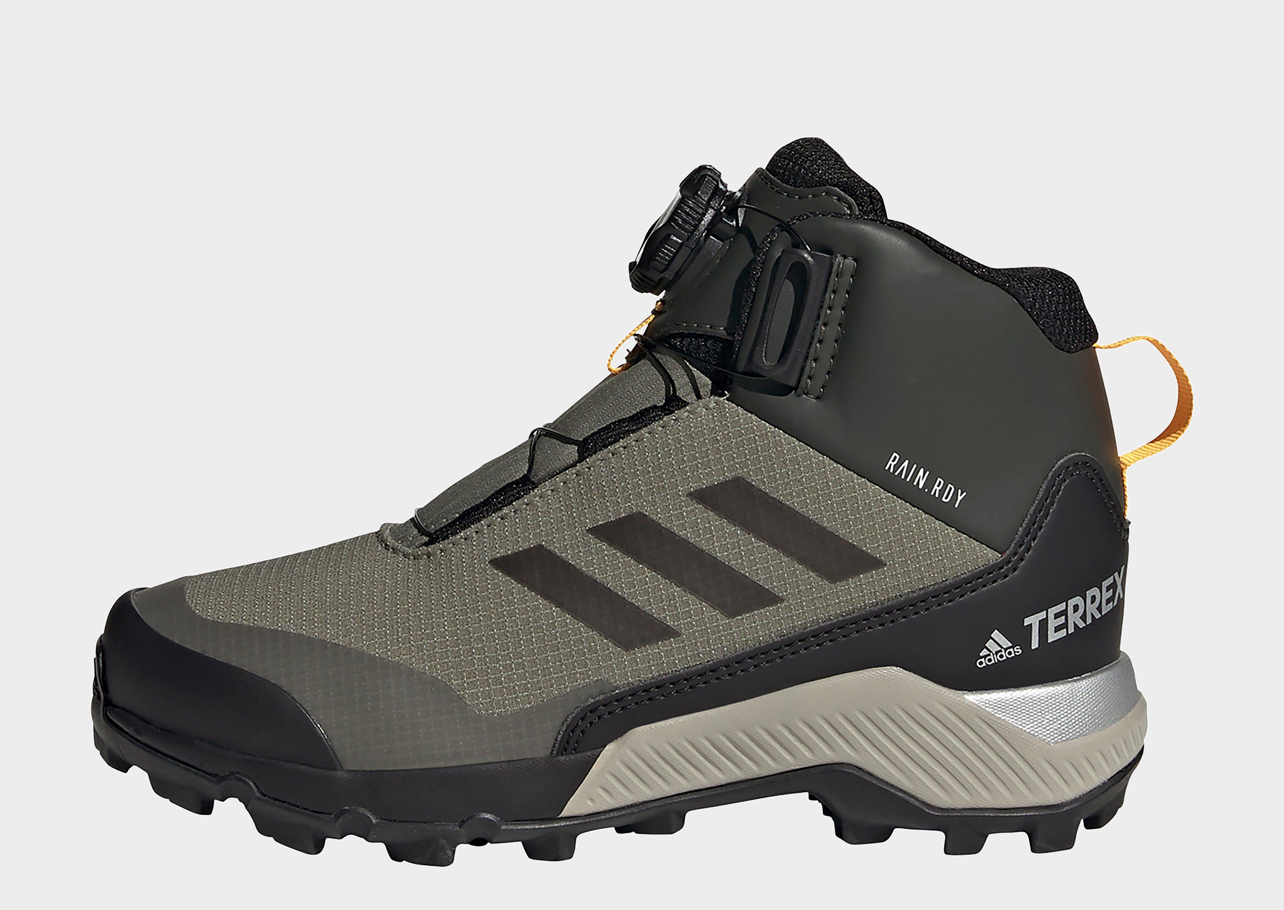 terrex frozetrack mid winter hiking shoes