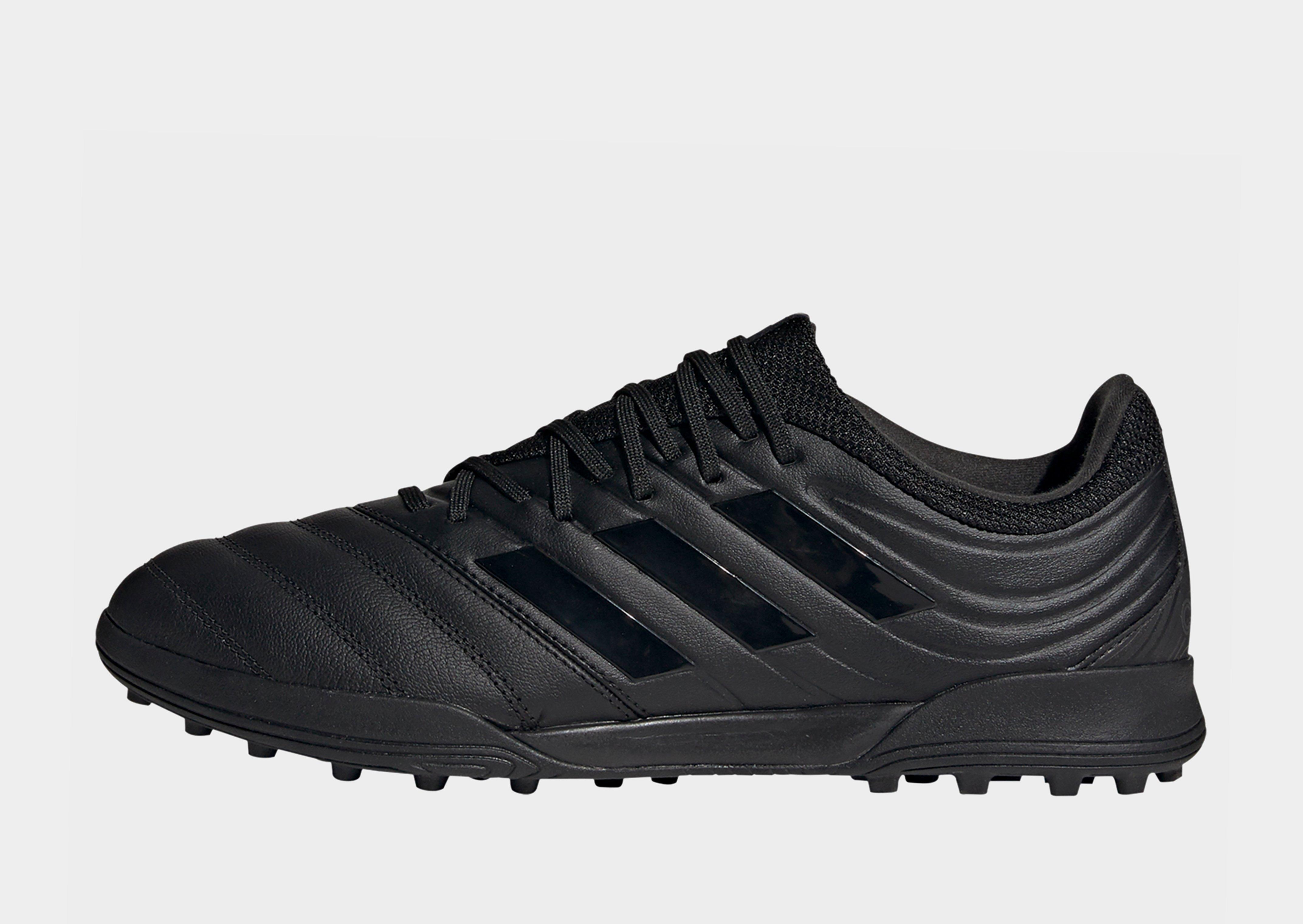 chaussure turf adidas