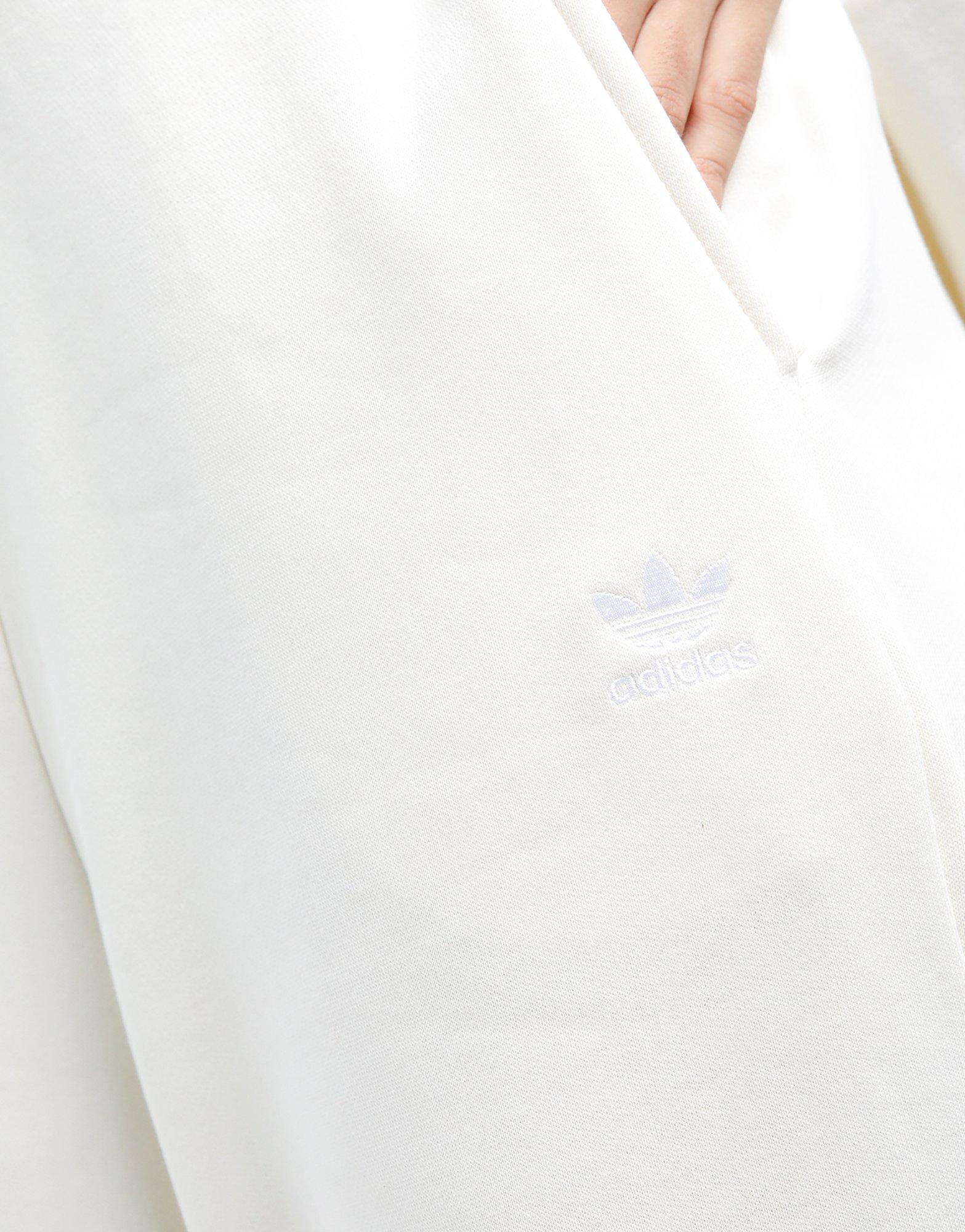 stan smith with joggers