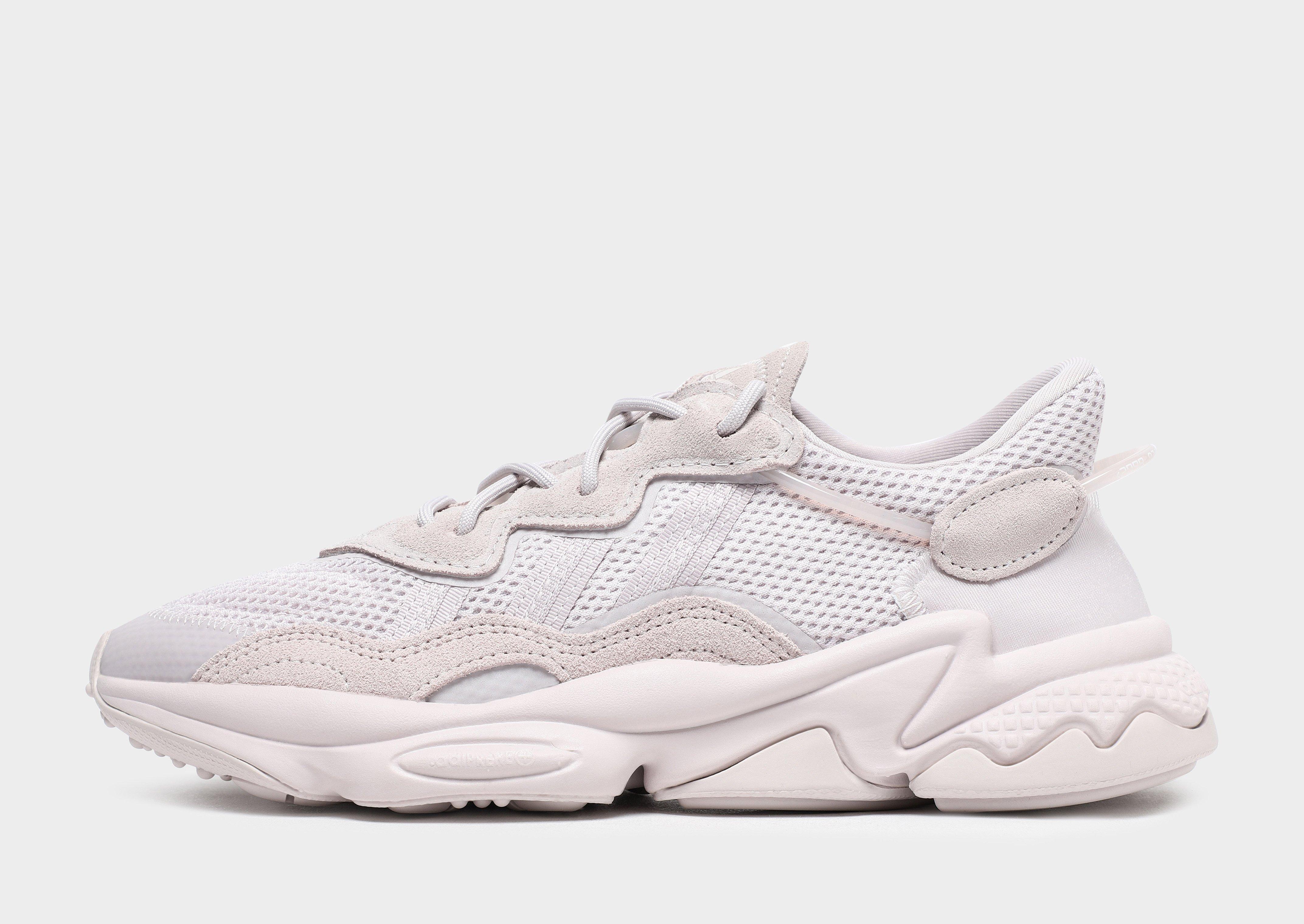 renova stretch sneaker