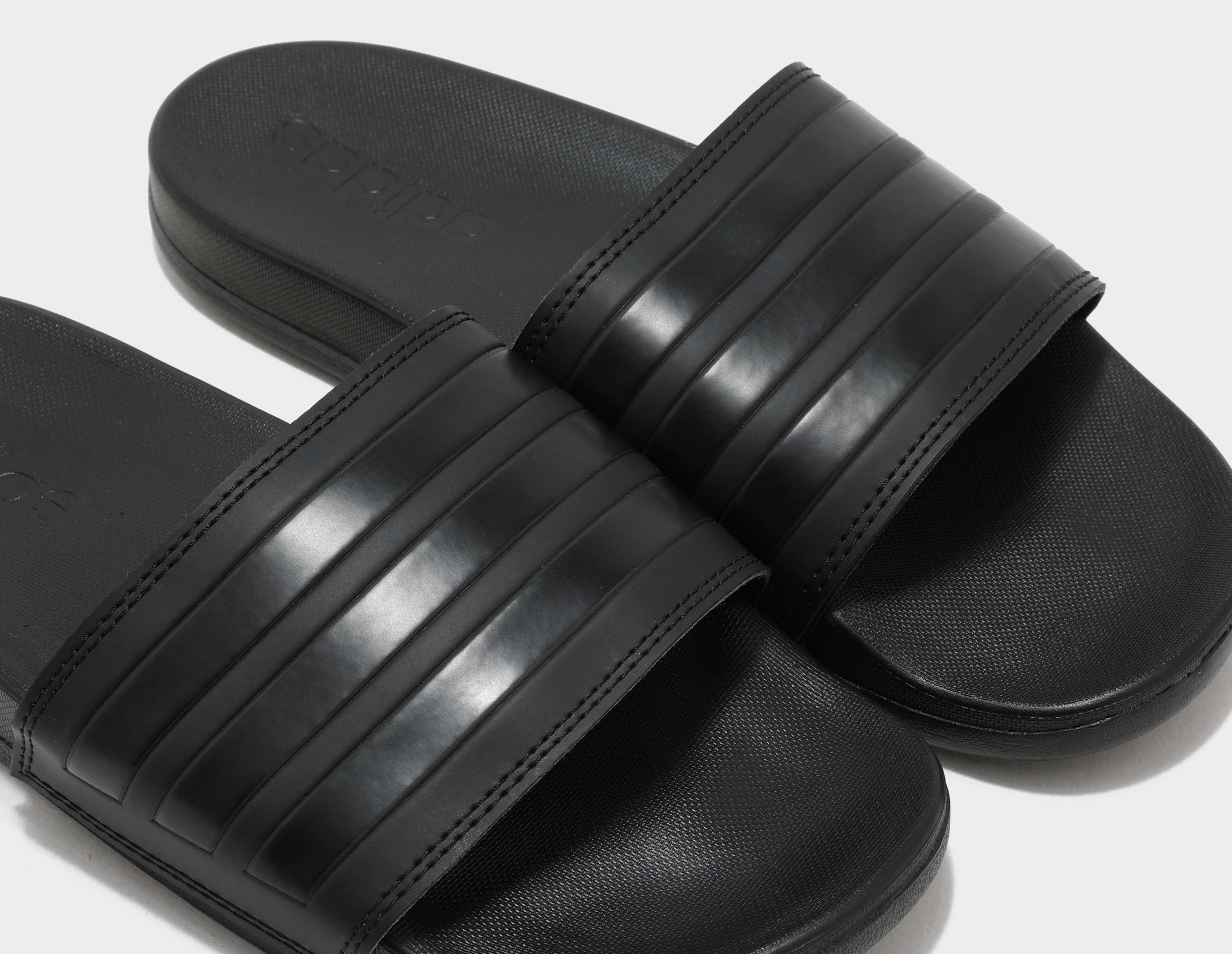 Adilette hot sale triple black