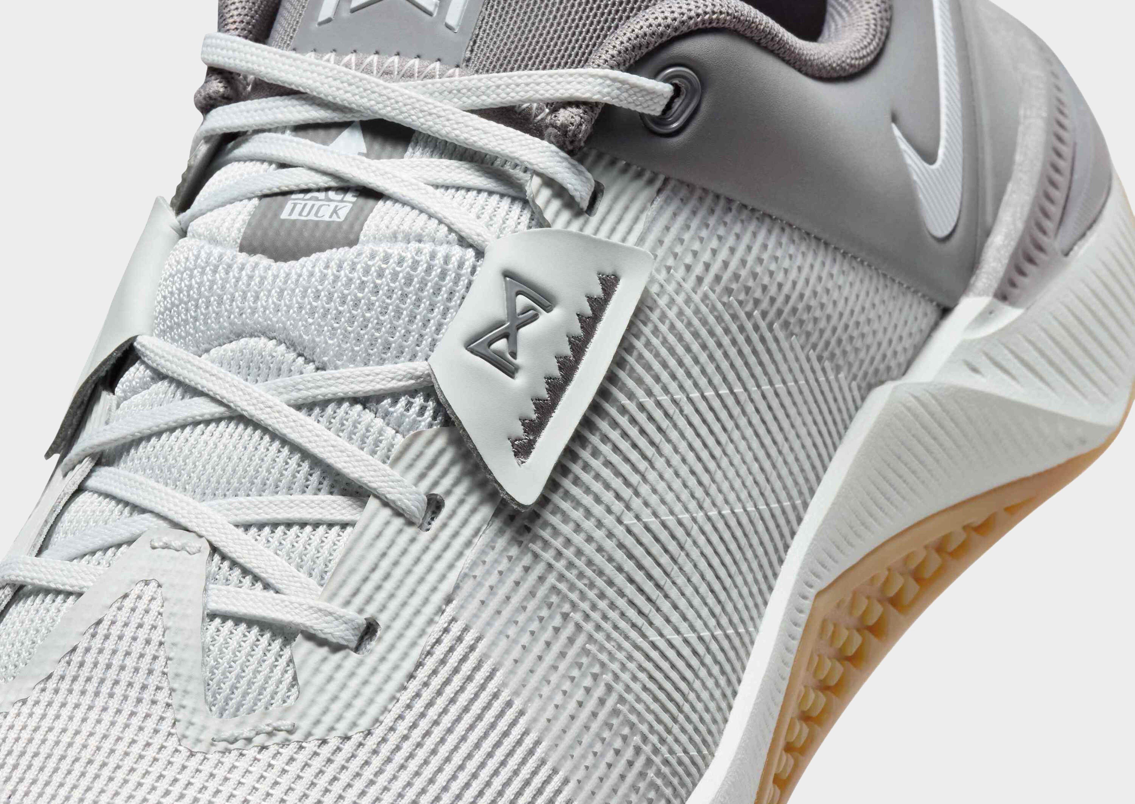 Nike MEN'S WORKOUT SHOES