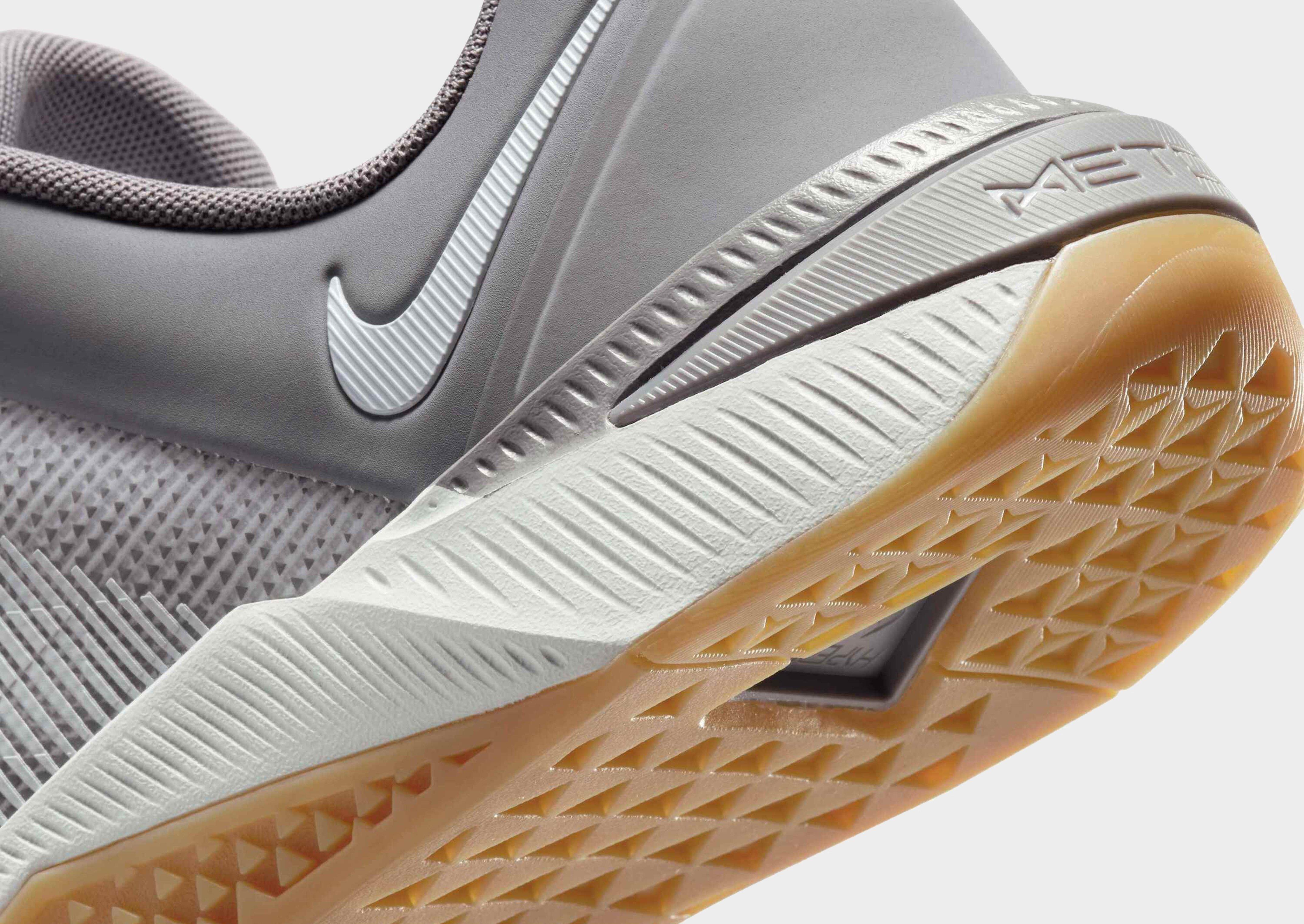 Nike MEN'S WORKOUT SHOES