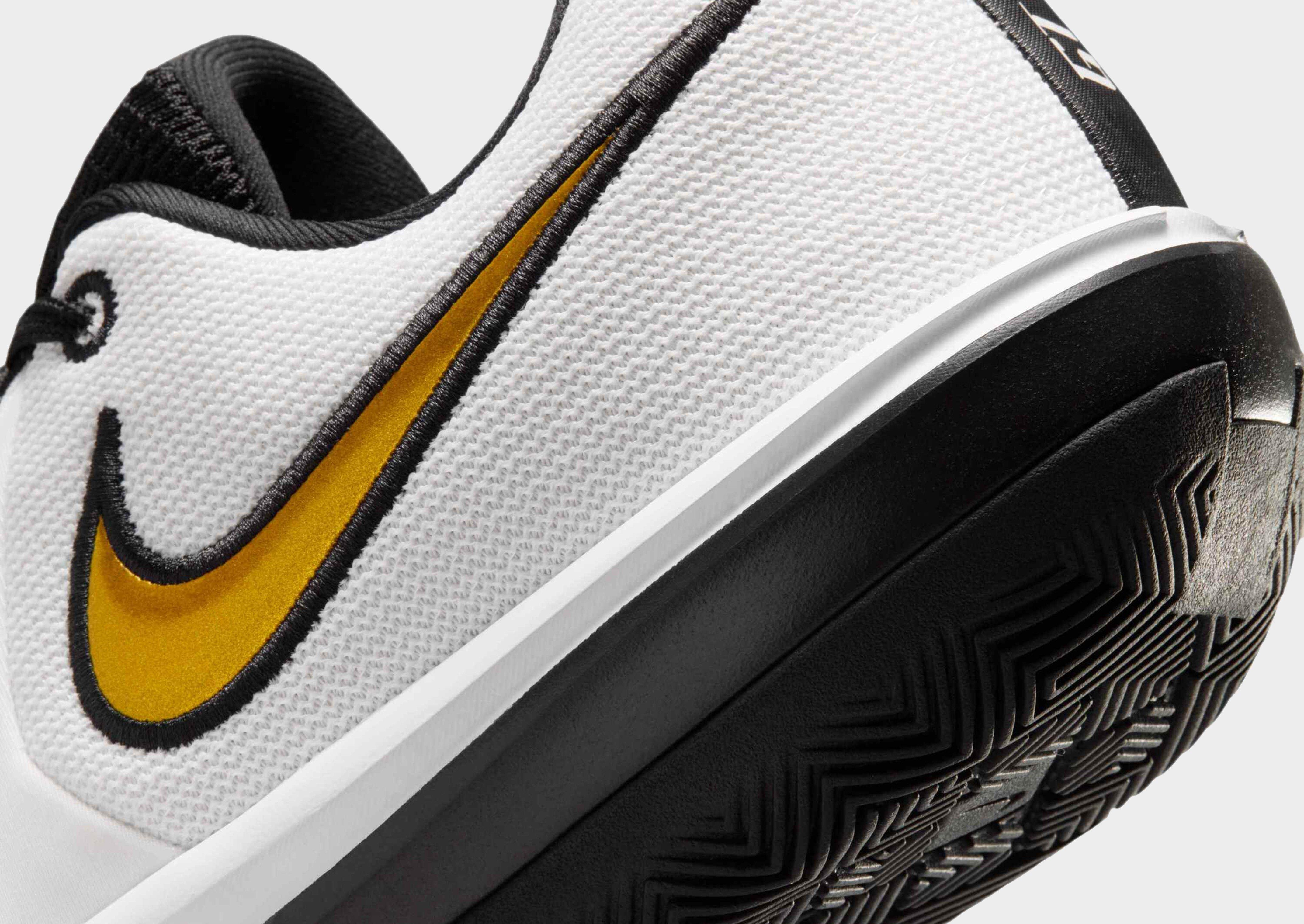 Nike BASKETBALL SHOES G.T.