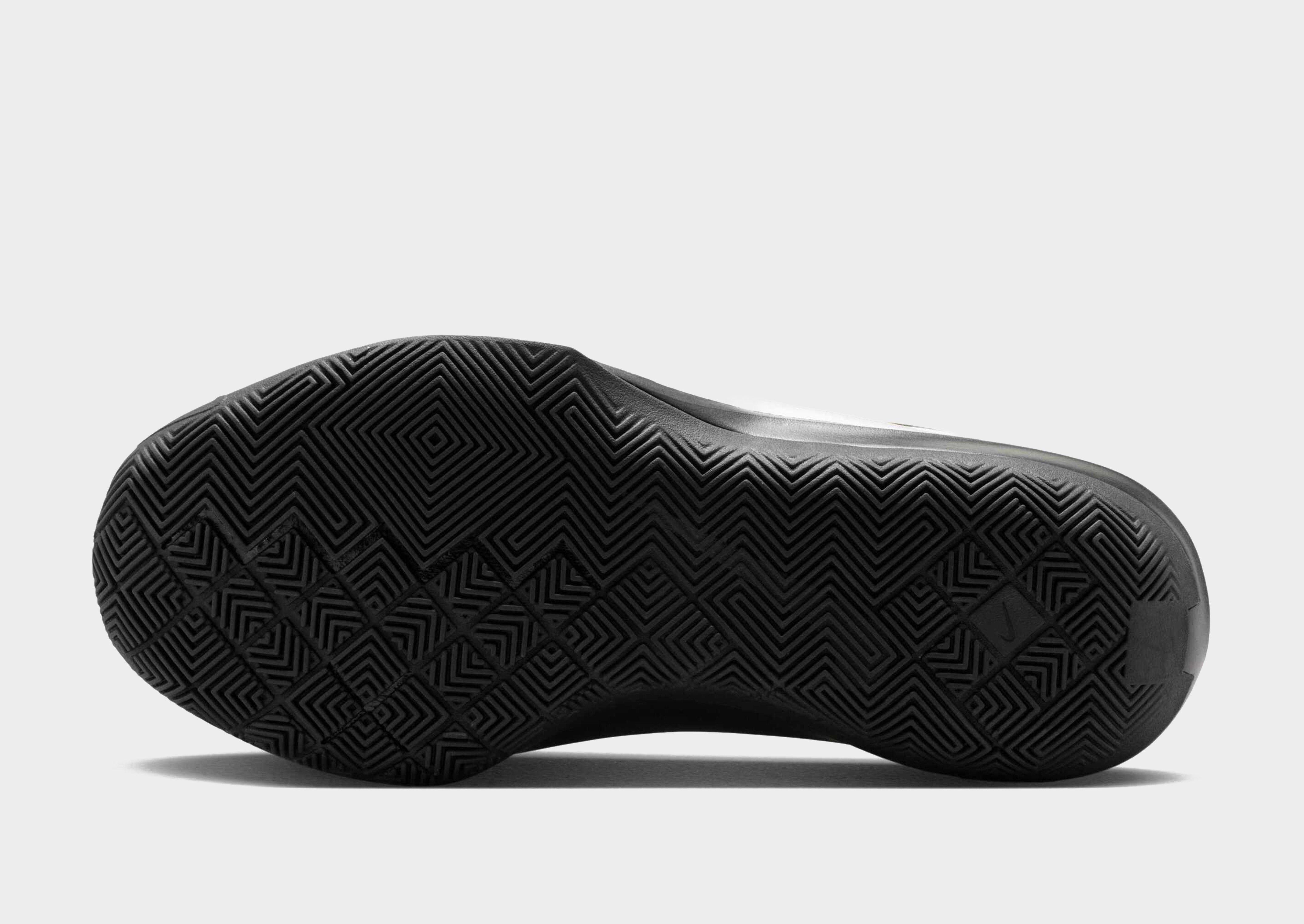 Nike BASKETBALL SHOES G.T.