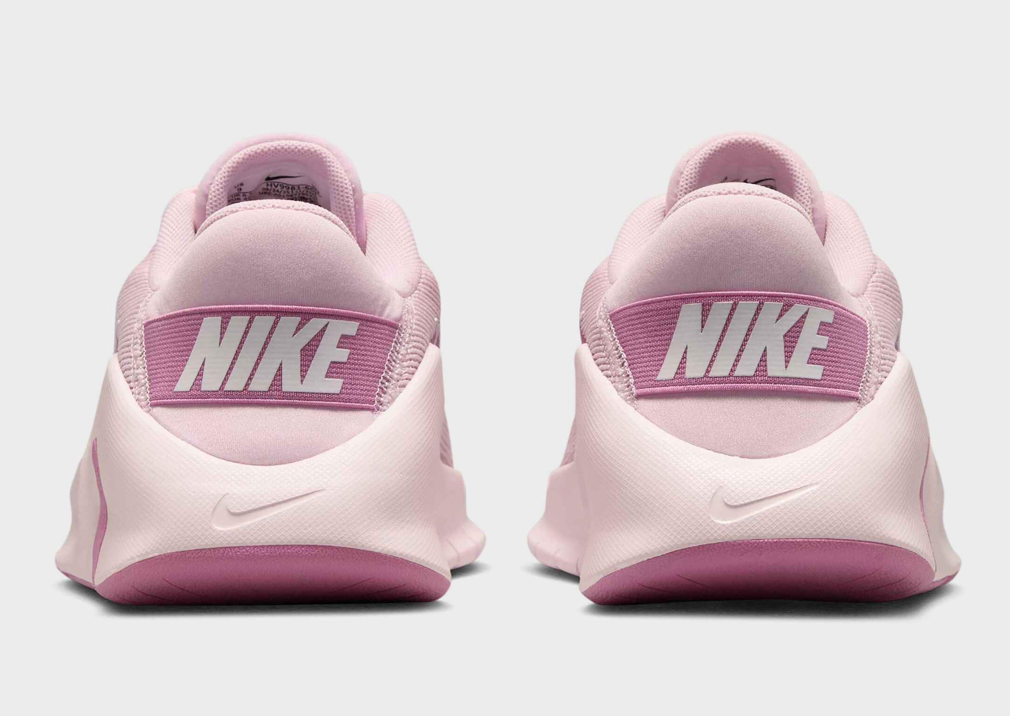 Nike WOMEN'S WORKOUT SHOES