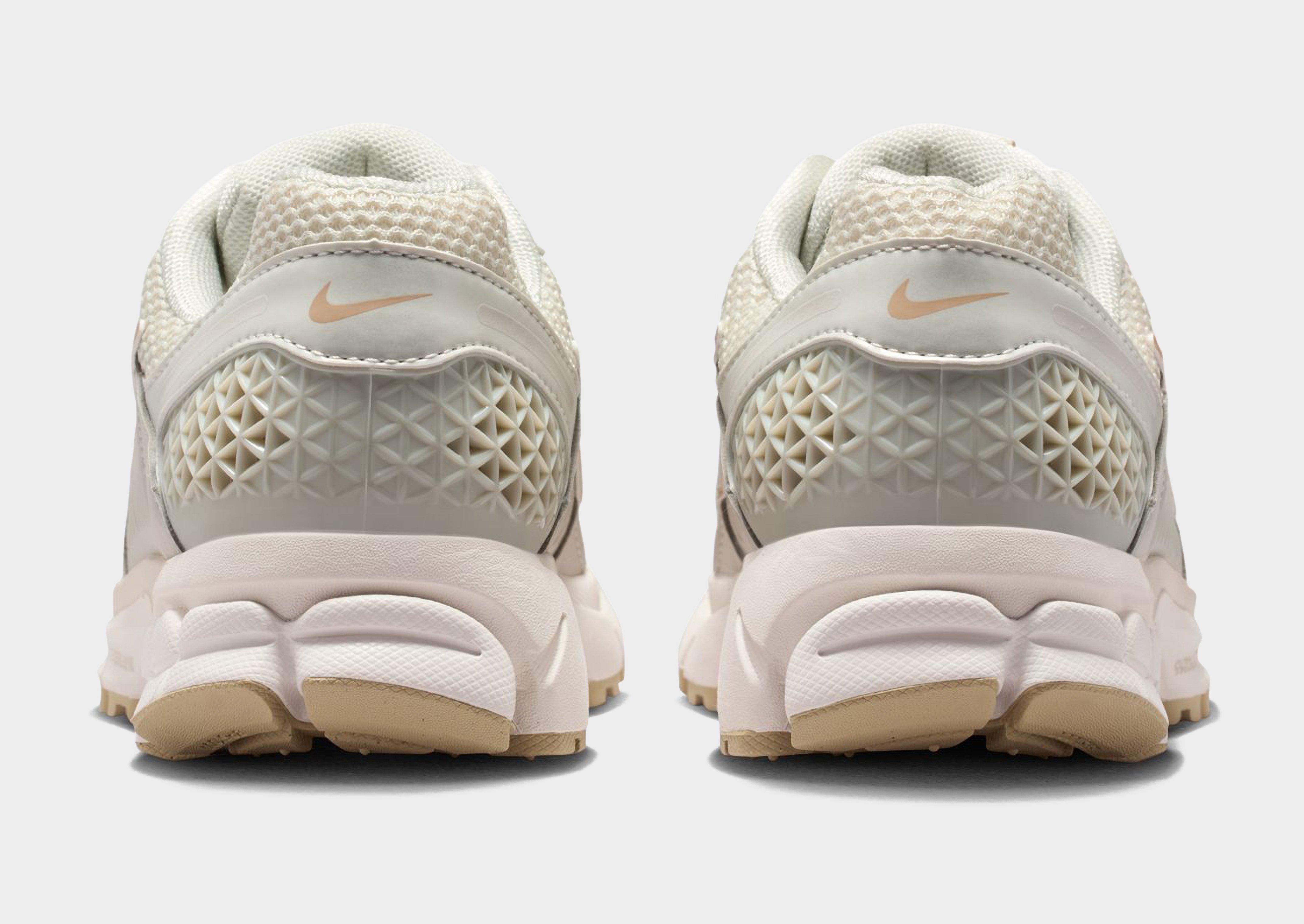 Nike Damesschoenen met reflecterende accenten Zoom Vomero 5 — foto 4 van 8