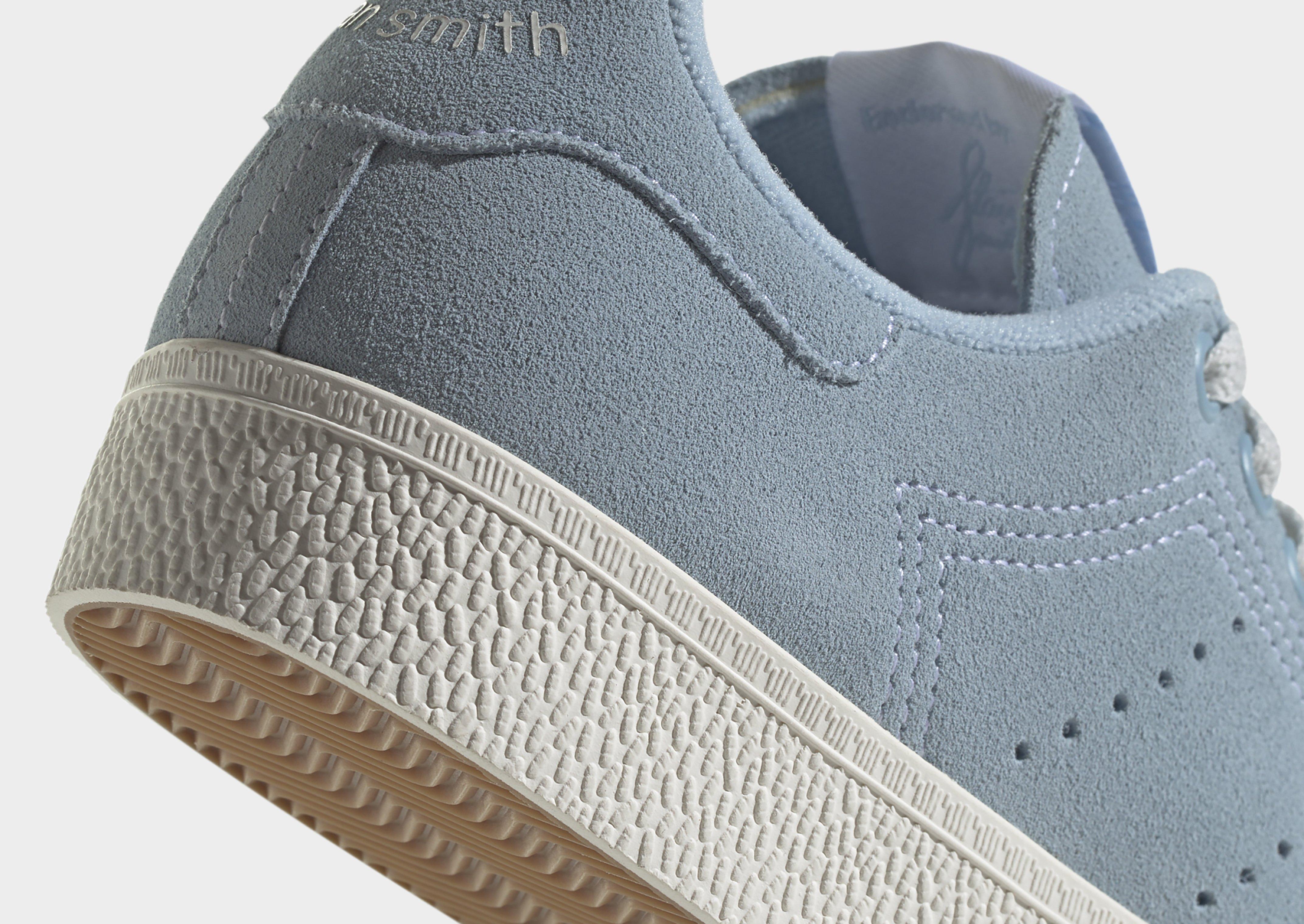 Stan smith adidas hot sale light blue