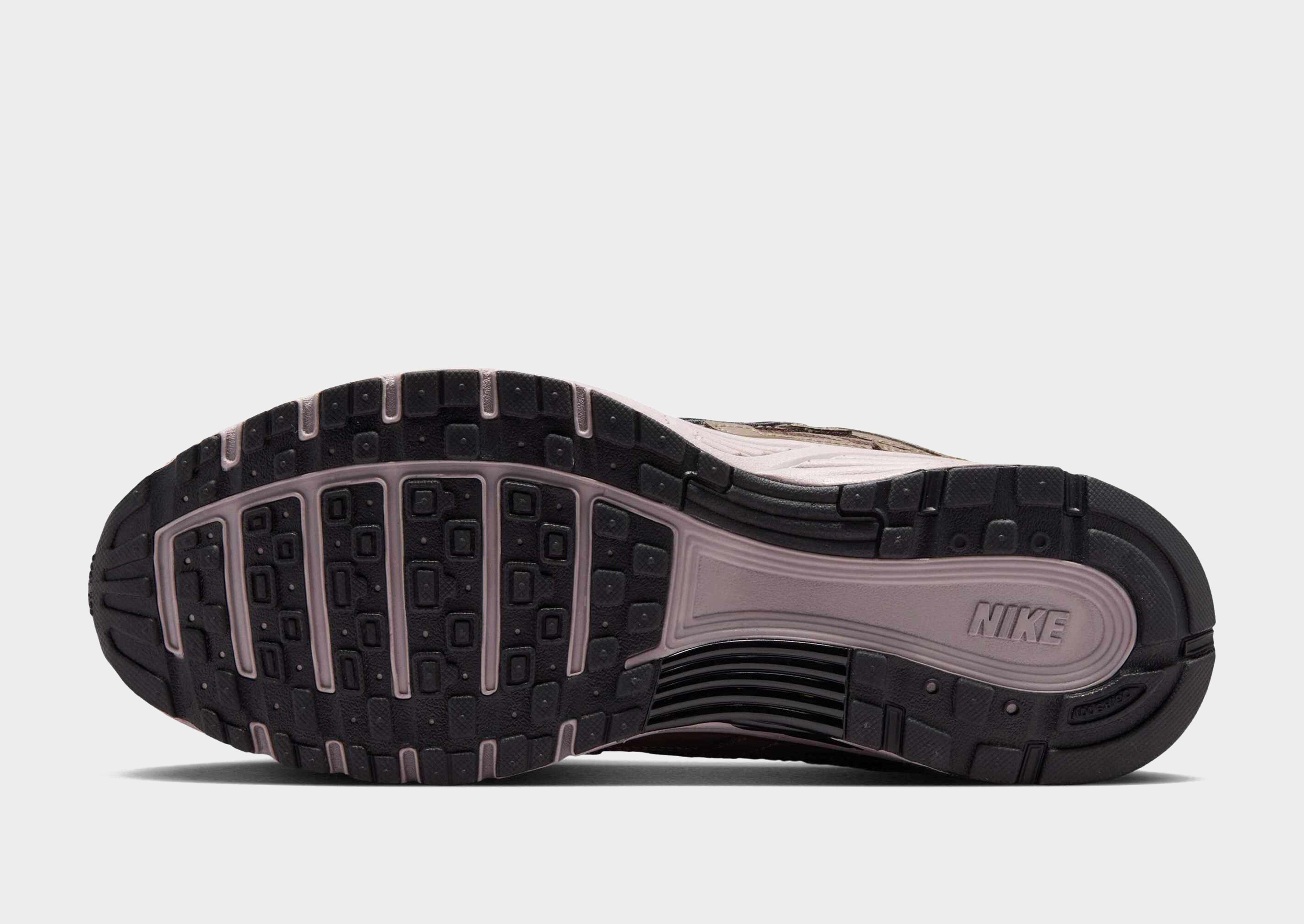 Nike Chaussure pour homme P-6000