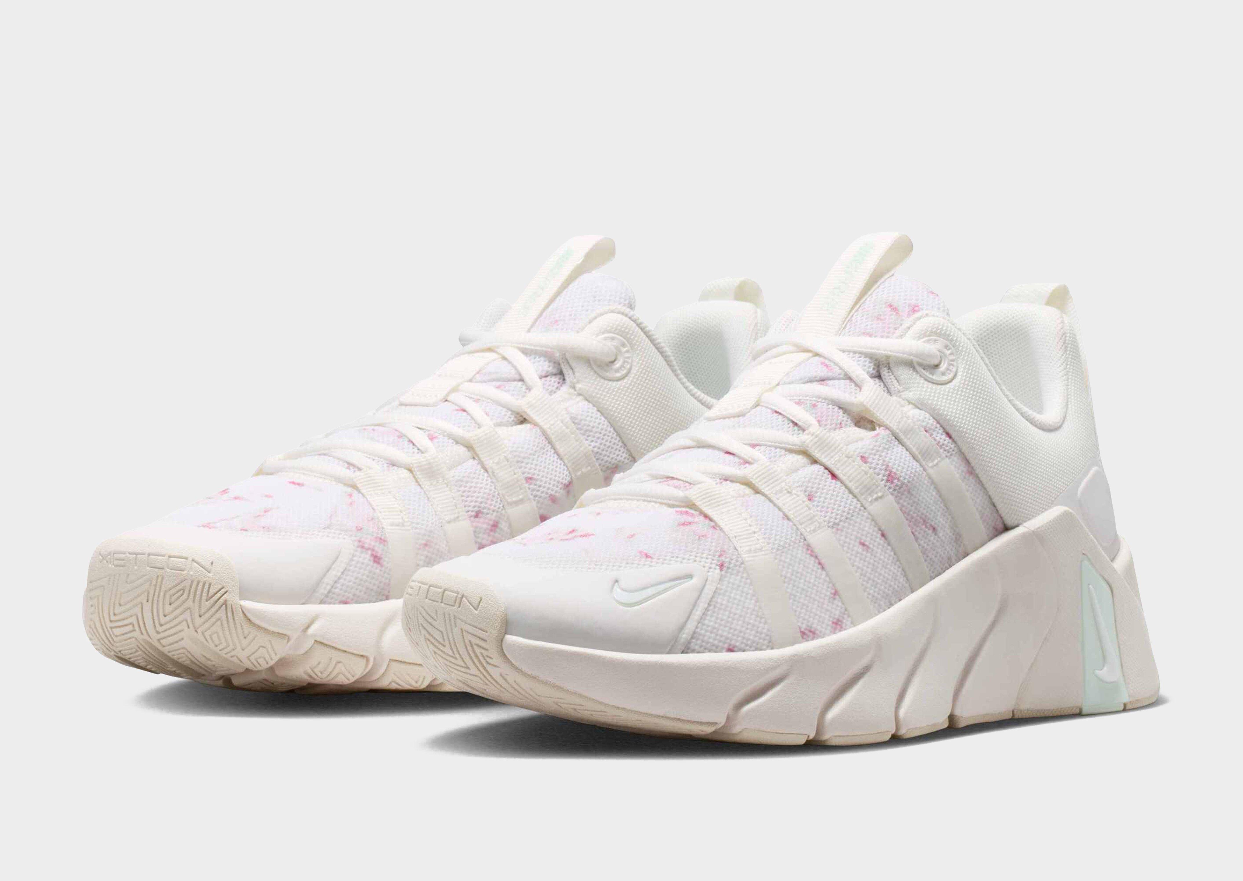 Nike WOMEN'S TRAINING SHOES