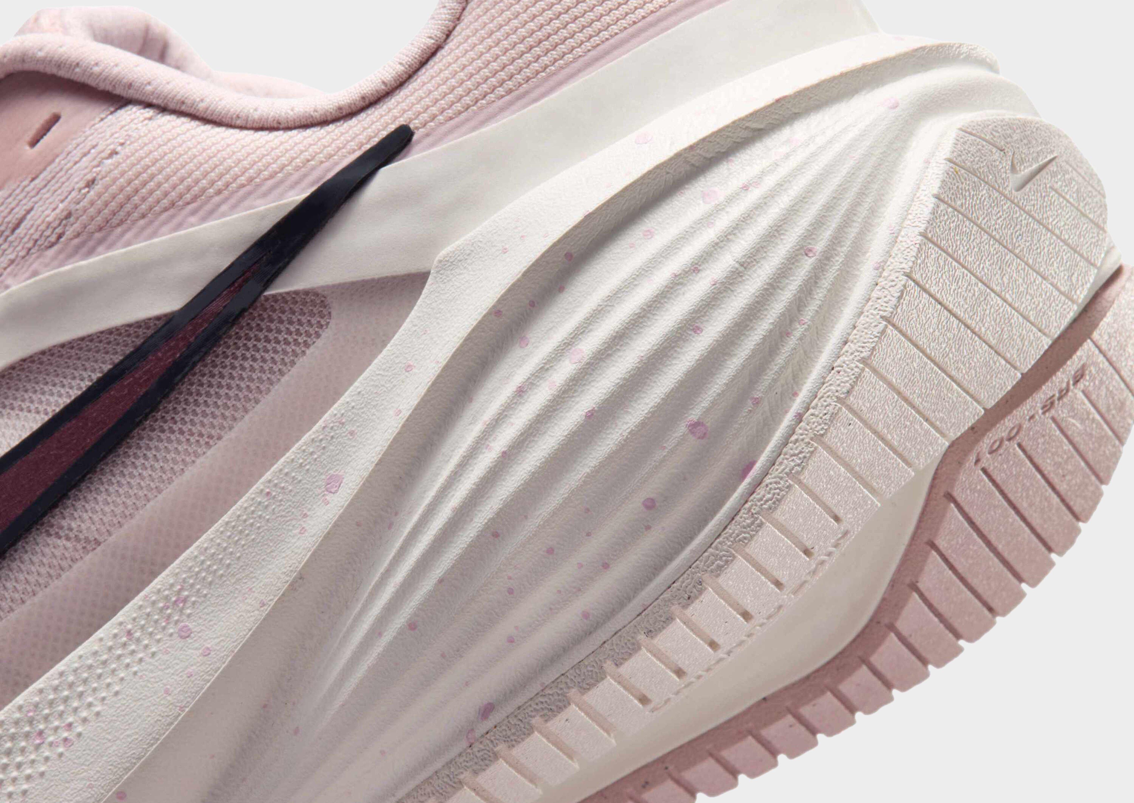 Nike WOMEN'S ROAD RUNNING