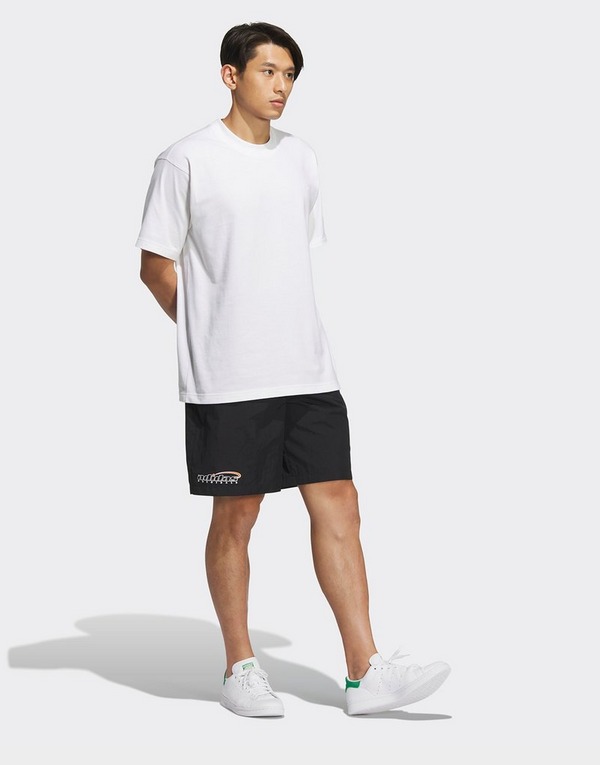 adidas Originals กางเกงขาสั้นผู้ชาย Trefoil Logo Play Football Graphic Light Woven