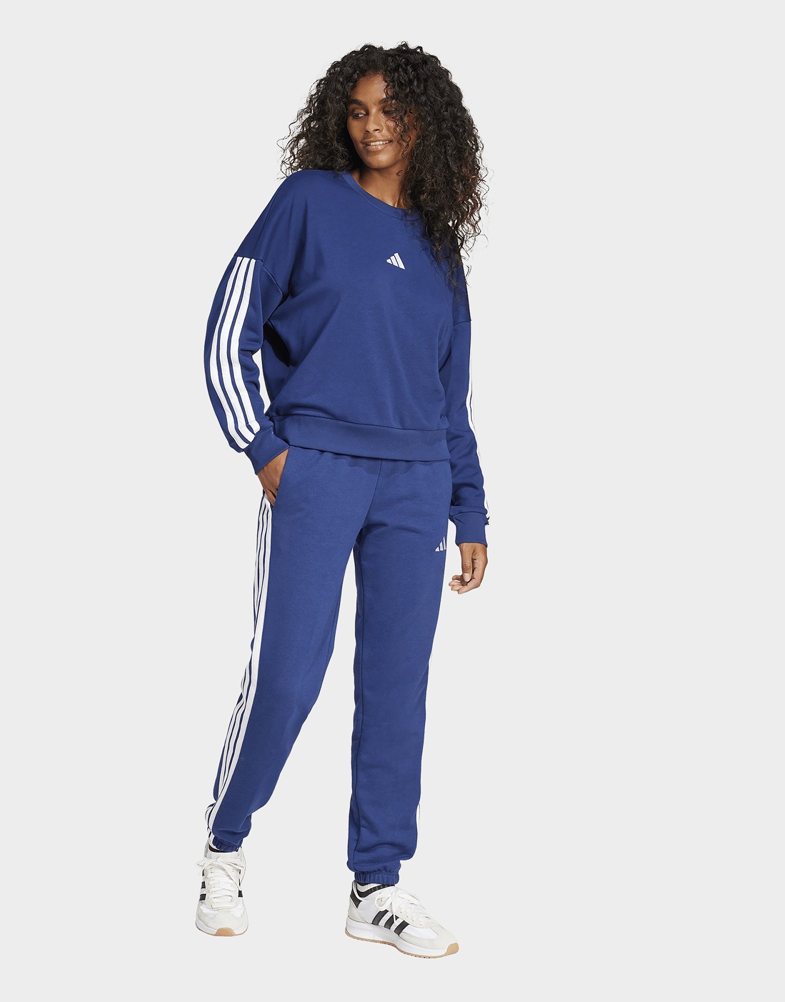 adidas Women's Essentials 3-Stripes French Terry Cuffed Pant — foto 3