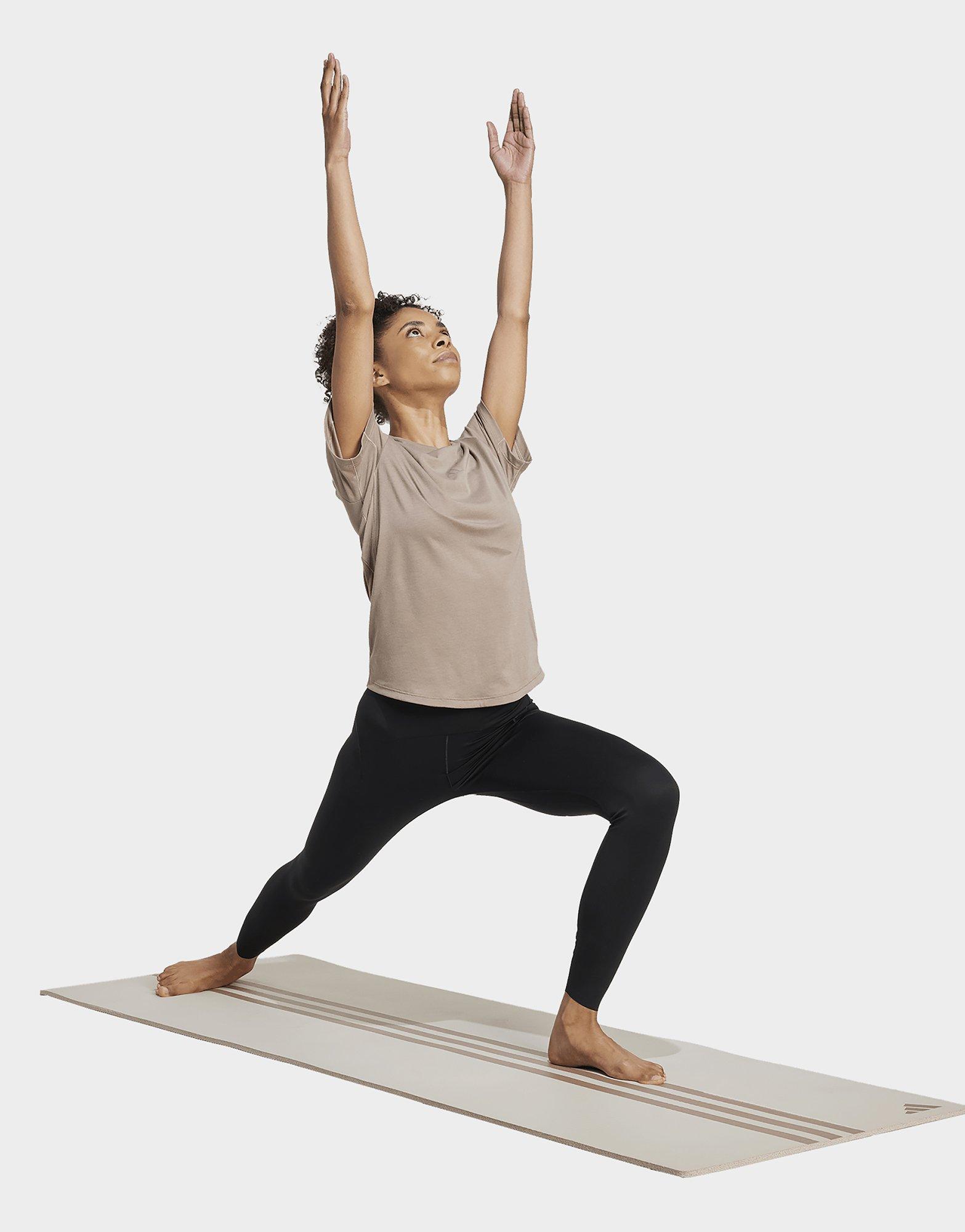 adidas T-shirt de yoga Essentials