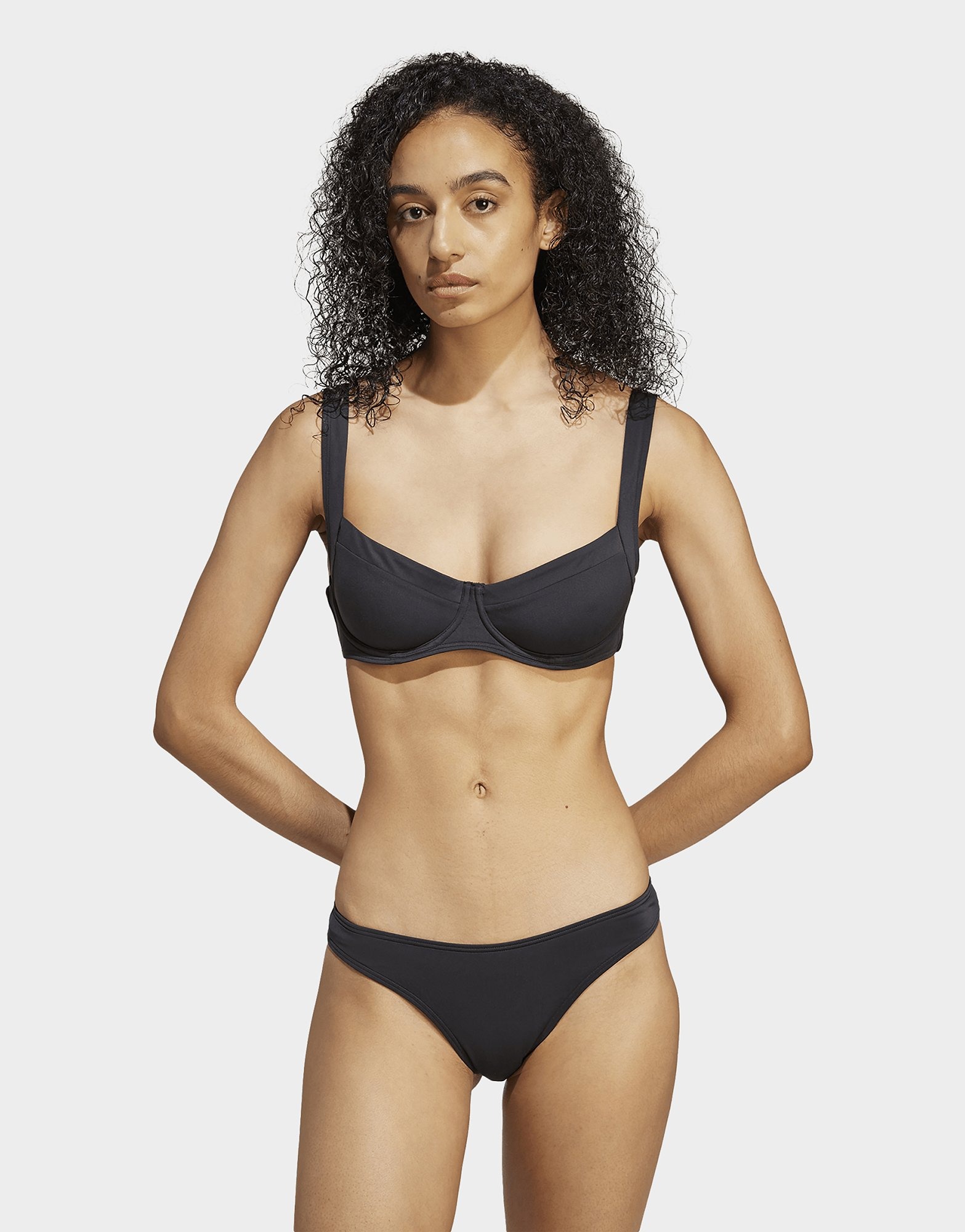 Hauts de bikini bandeau et bikinis sans bretelles pour femme | Hollister Co
