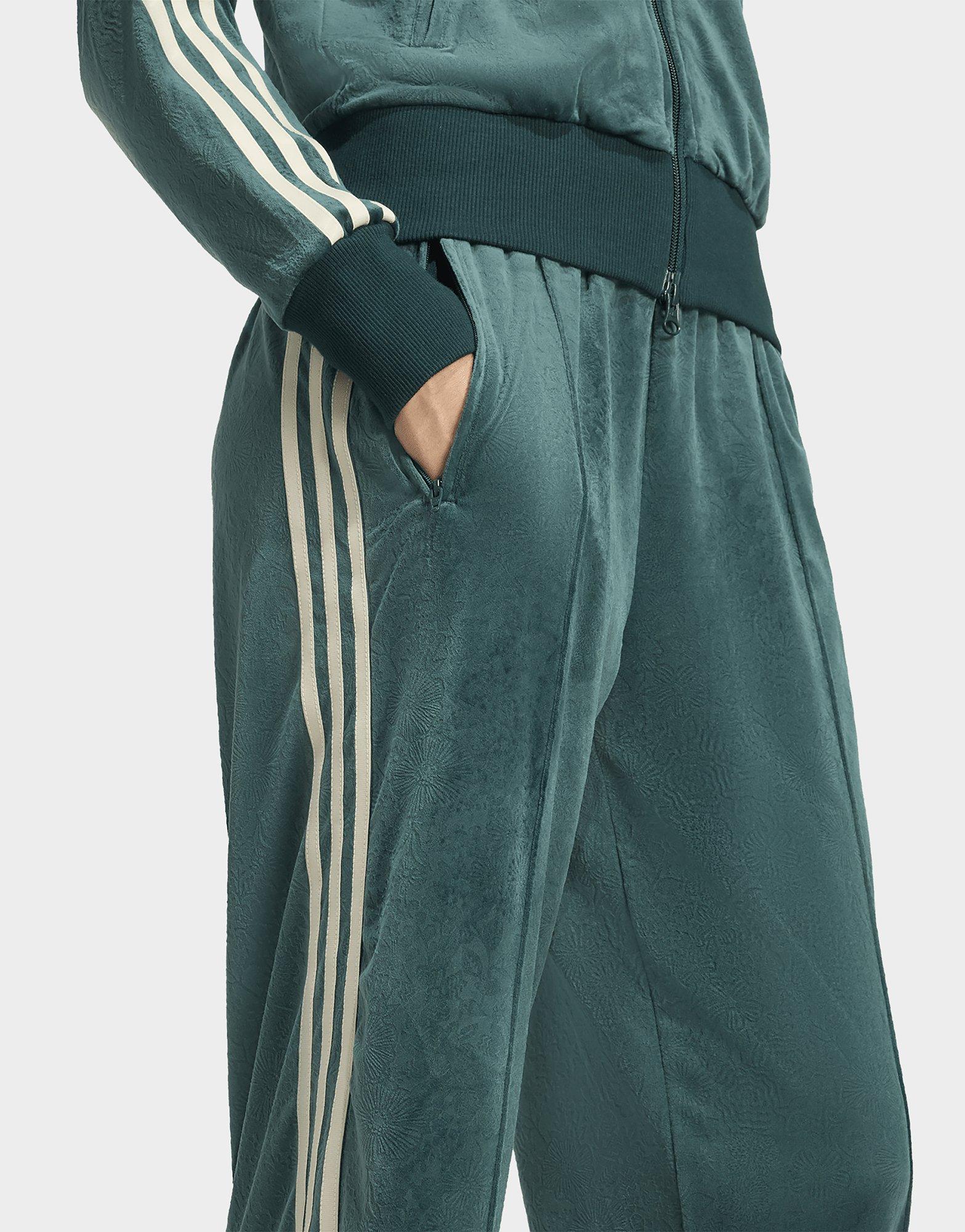 adidas Pantalón de terciopelo grabado adidas Originals x Liberty London