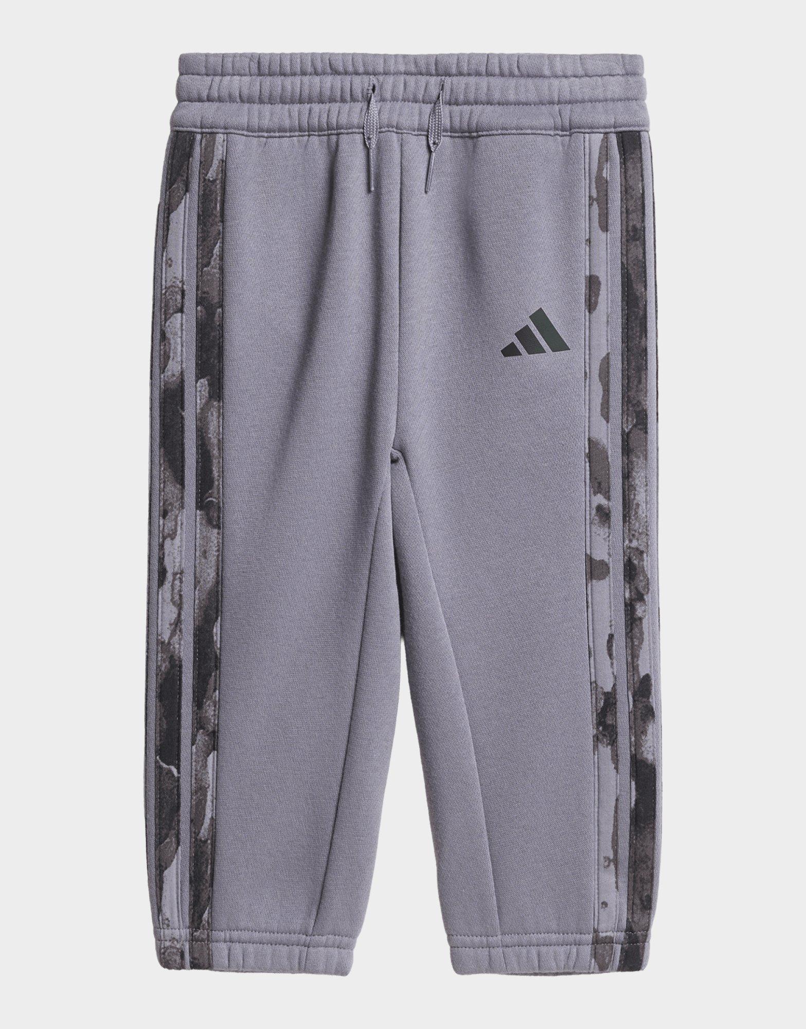 adidas Conjunto de chándal de felpa Seasonal Essentials Camo
