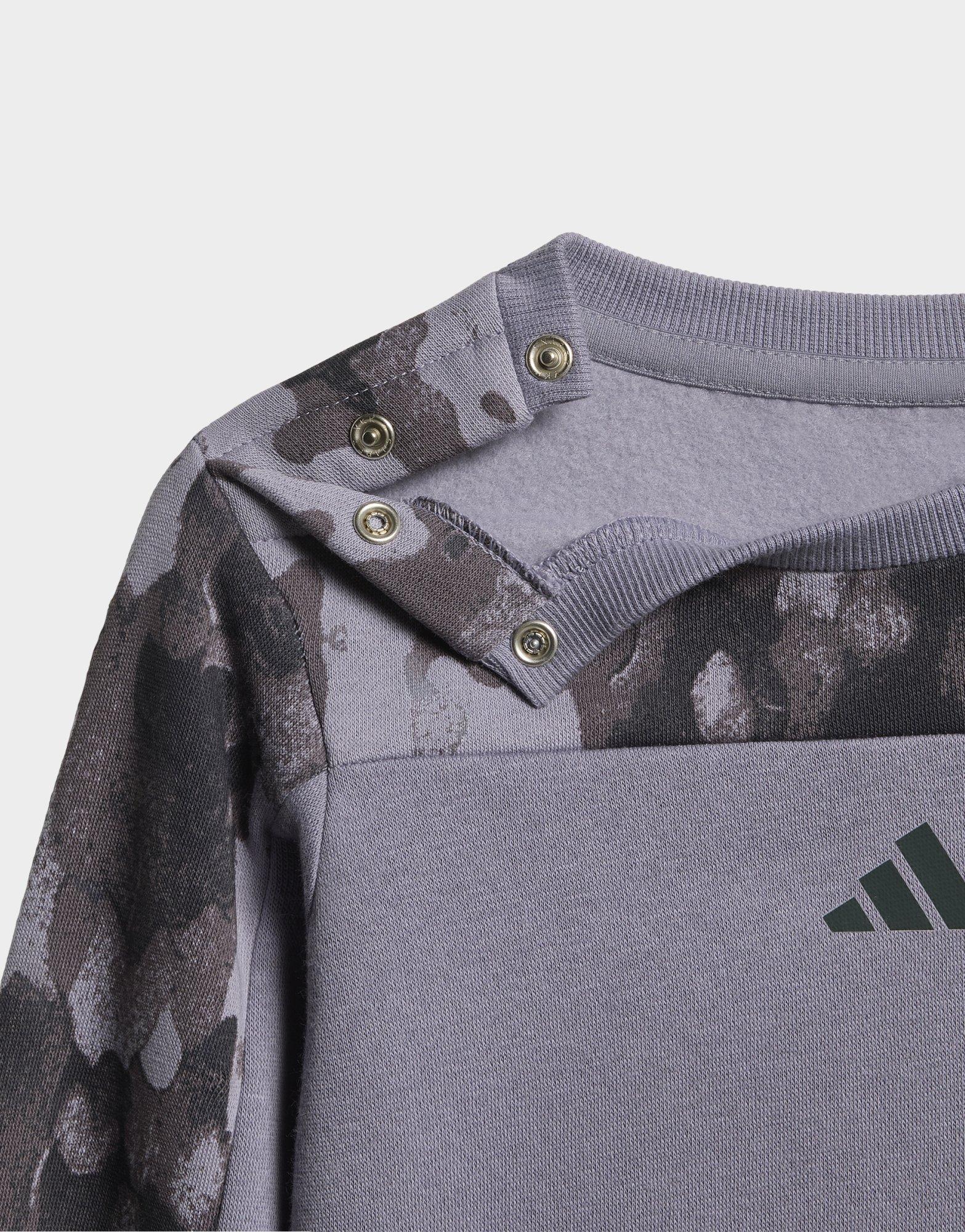 adidas Conjunto de chándal de felpa Seasonal Essentials Camo