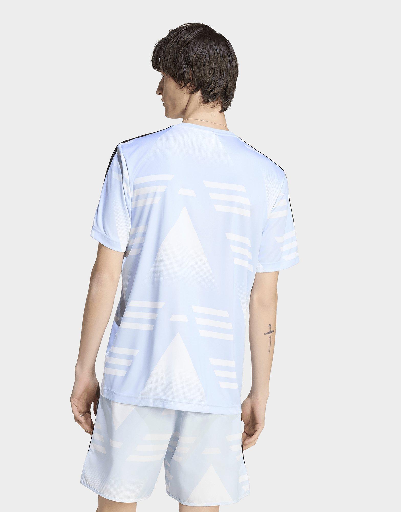 adidas LOOSE-FIT SPONSORED SHIRT