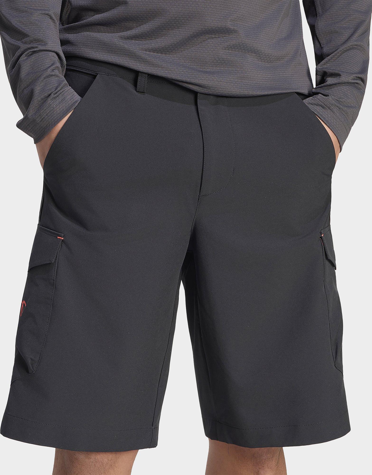 adidas AUDI REVOLUT F1 TEAM MECHANICS SHORT