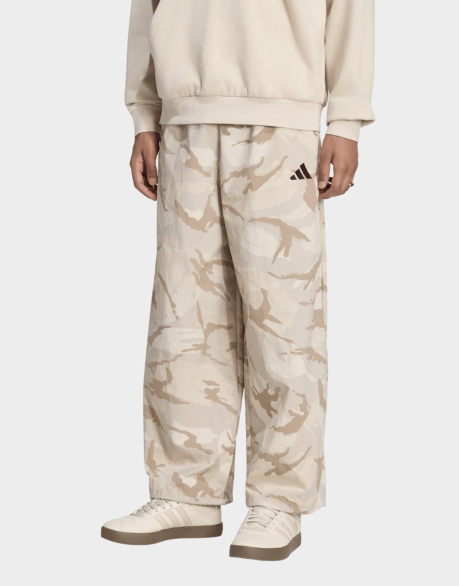 adidas Pantaloni Parachute Seasonal Essentials Con Stampa Mimetica