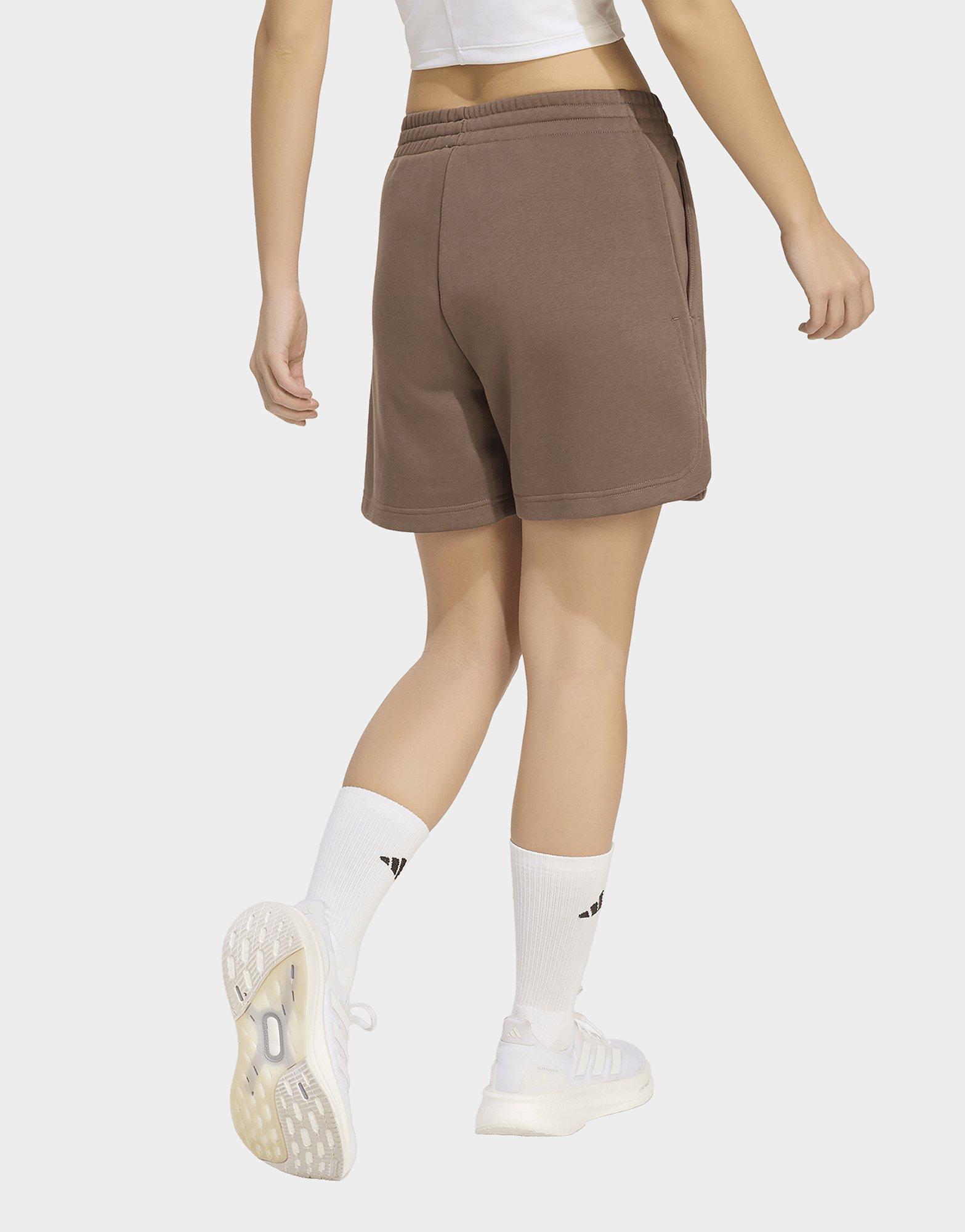 adidas 3-Streifen Studio Fleece Shorts, locker geschnitten