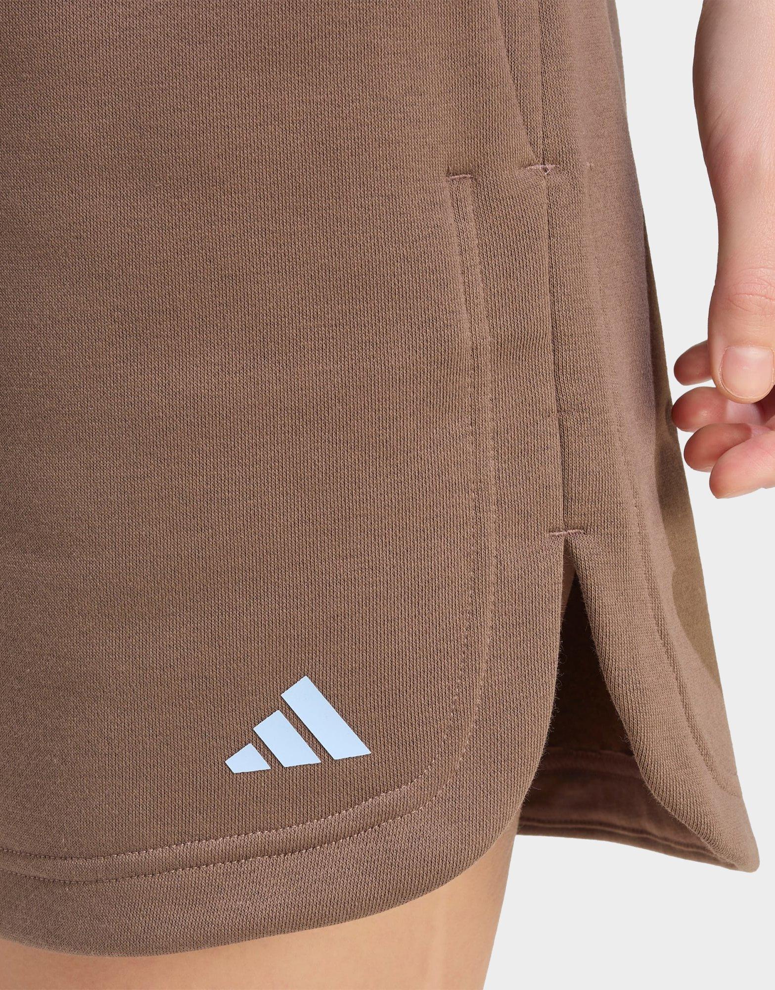 adidas 3-Streifen Studio Fleece Shorts, locker geschnitten