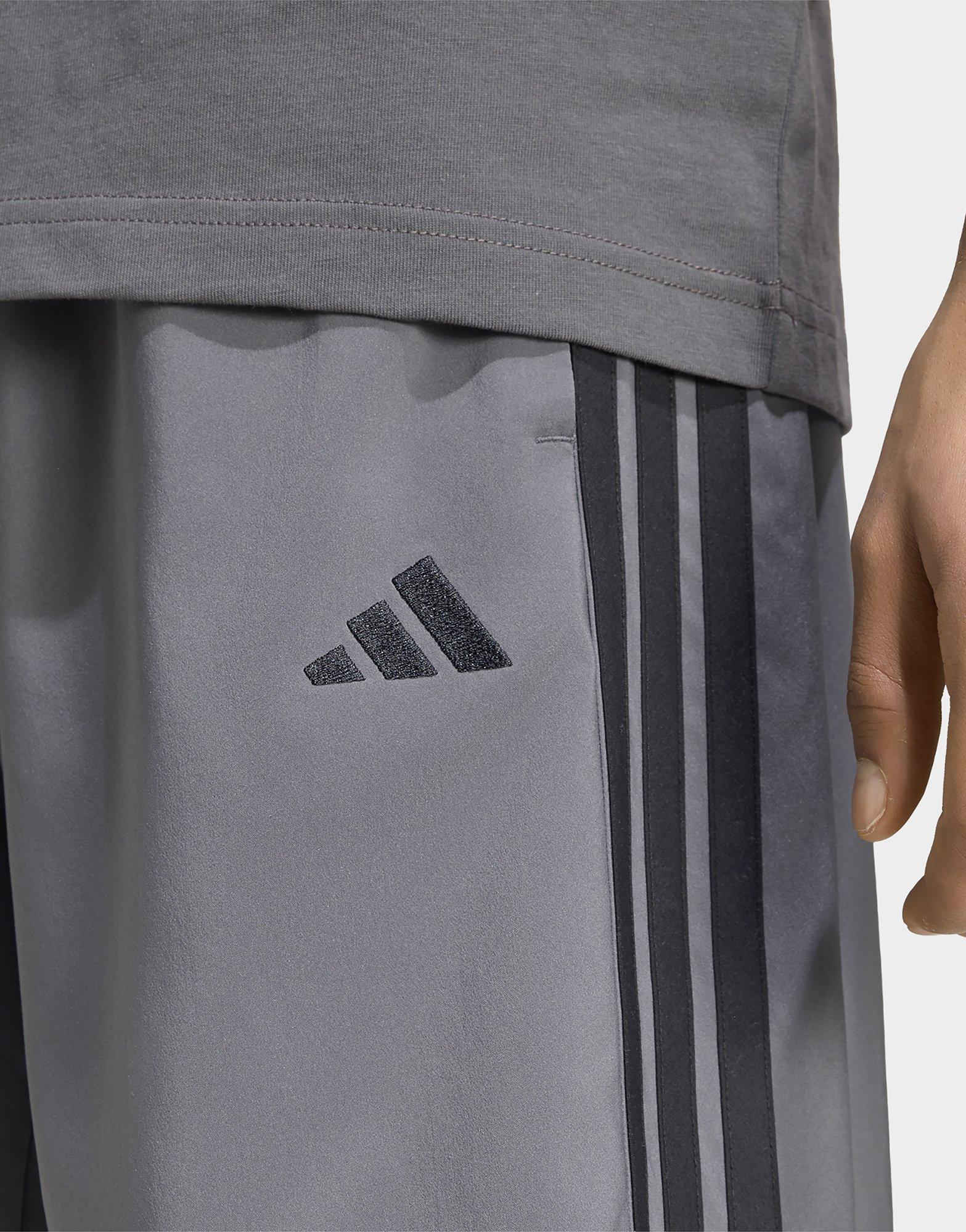 adidas Basic 3-stripes Chelsea Lichte Woven Short