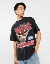 Mitchell & Ness Chicago Bulls Hoop T-Shirt