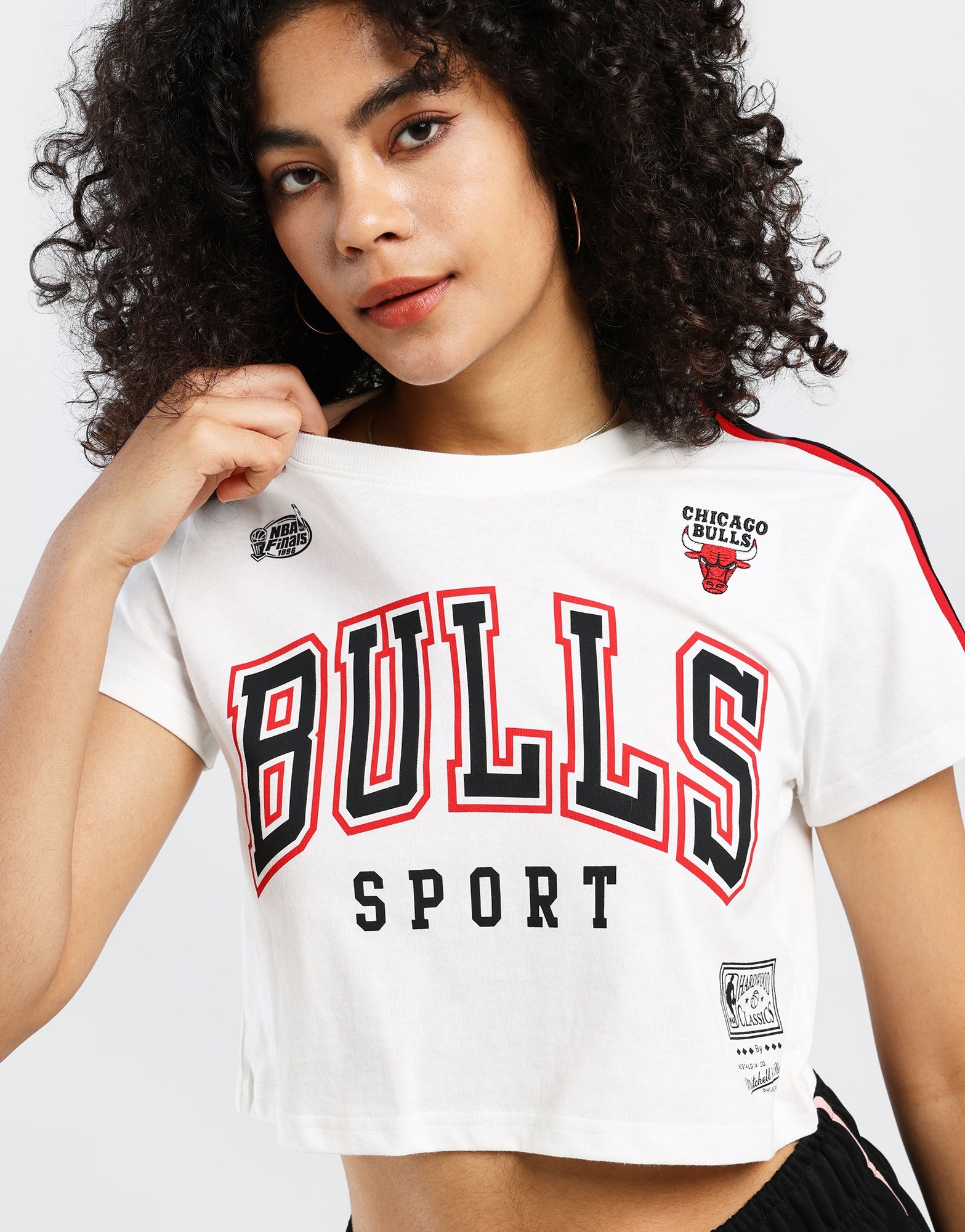 White Mitchell Ness Bulls Sporty Stripe T Shirt Women s JD Sports Malaysia