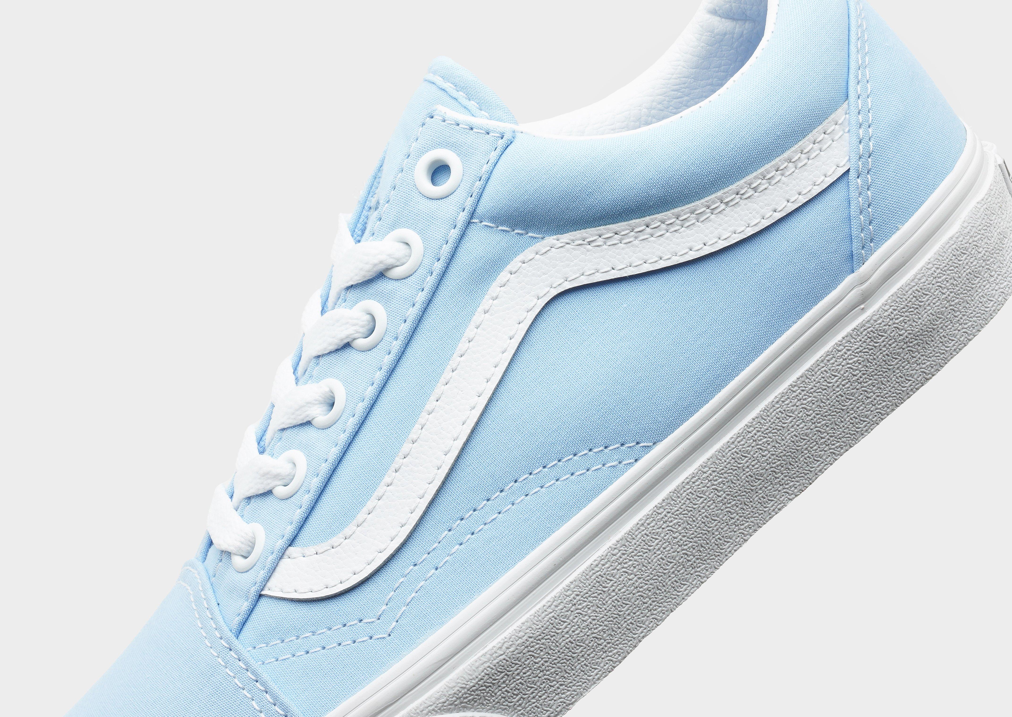 White and blue sale vans old skool