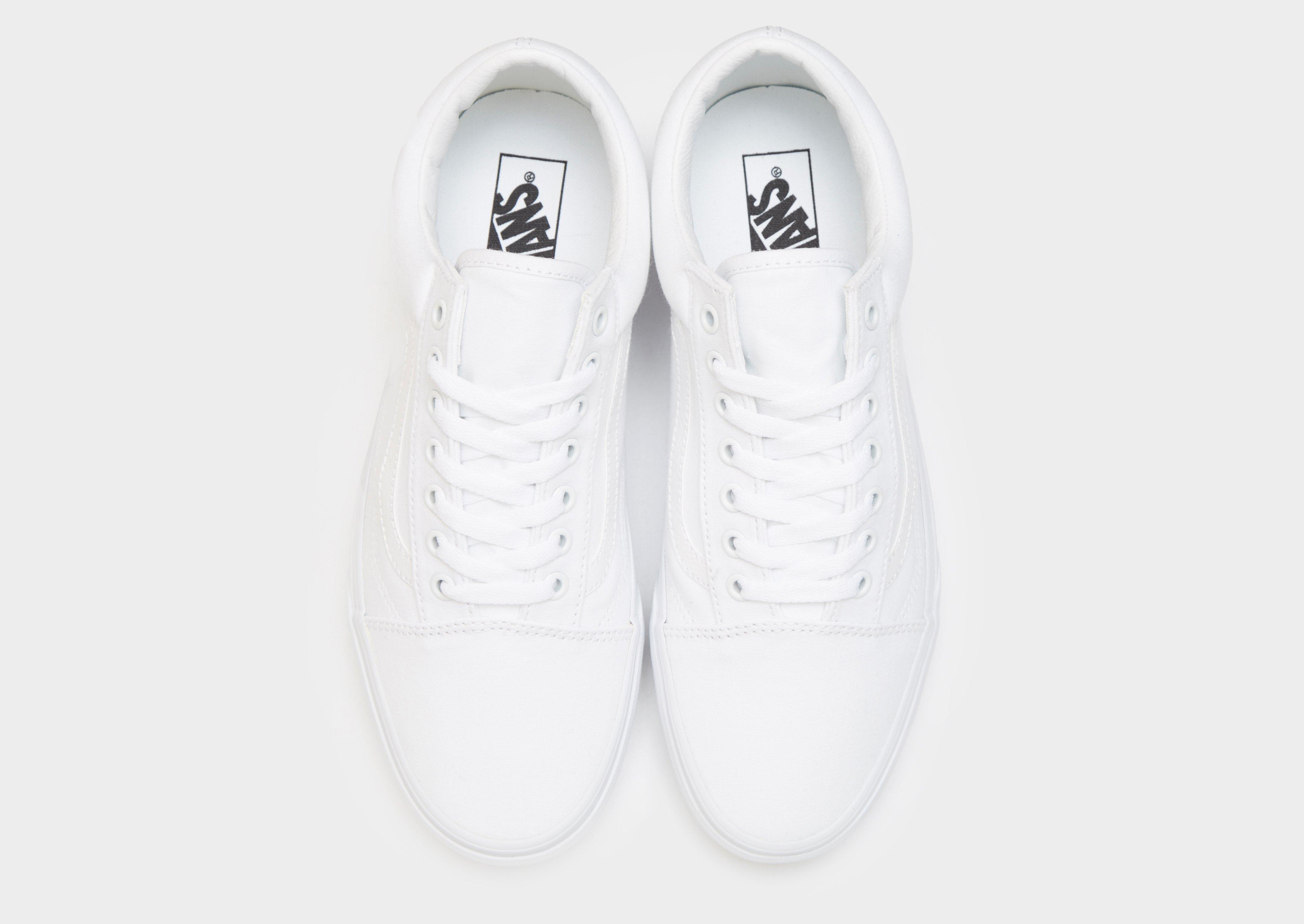 White tennis hot sale shoes vans