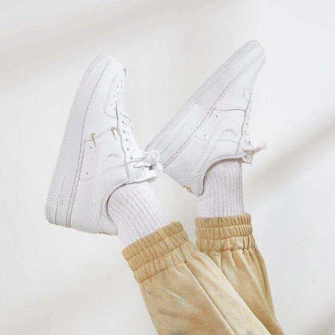 Nike Air Force 1 Swoosh White on White