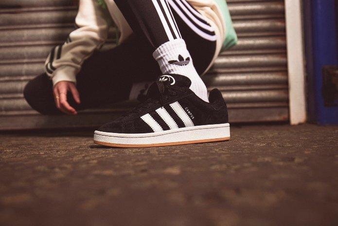 Modelos vistiendo la colección Back to School