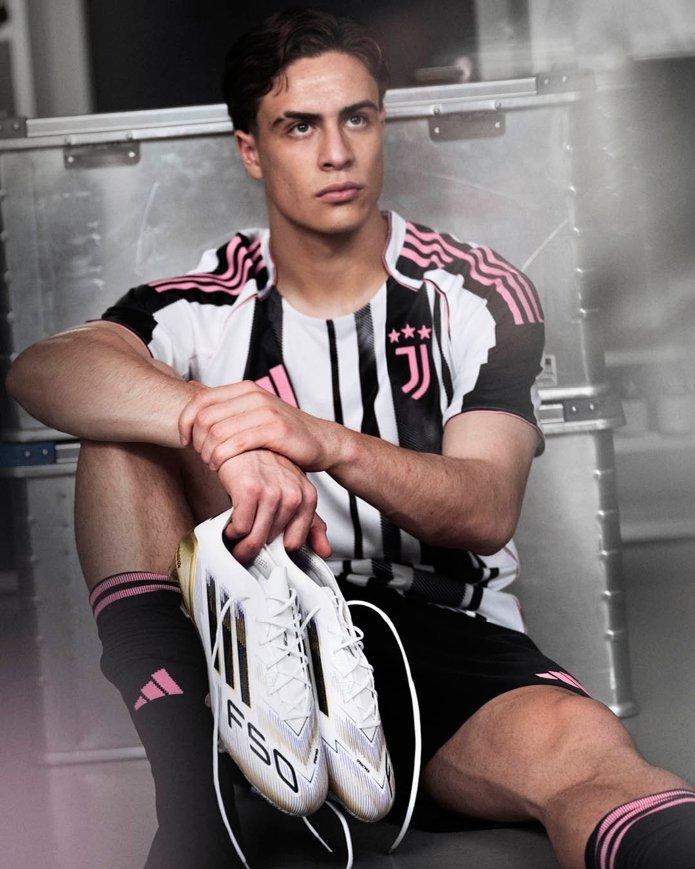 Primera equipación Juventus 2025-2026