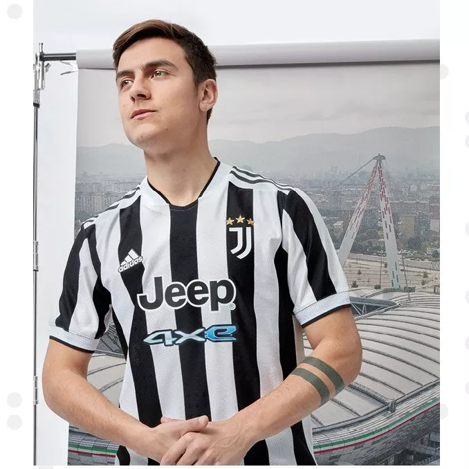 Cristiano Ronaldo in het Juventus voetbalshirt 2021-2022
