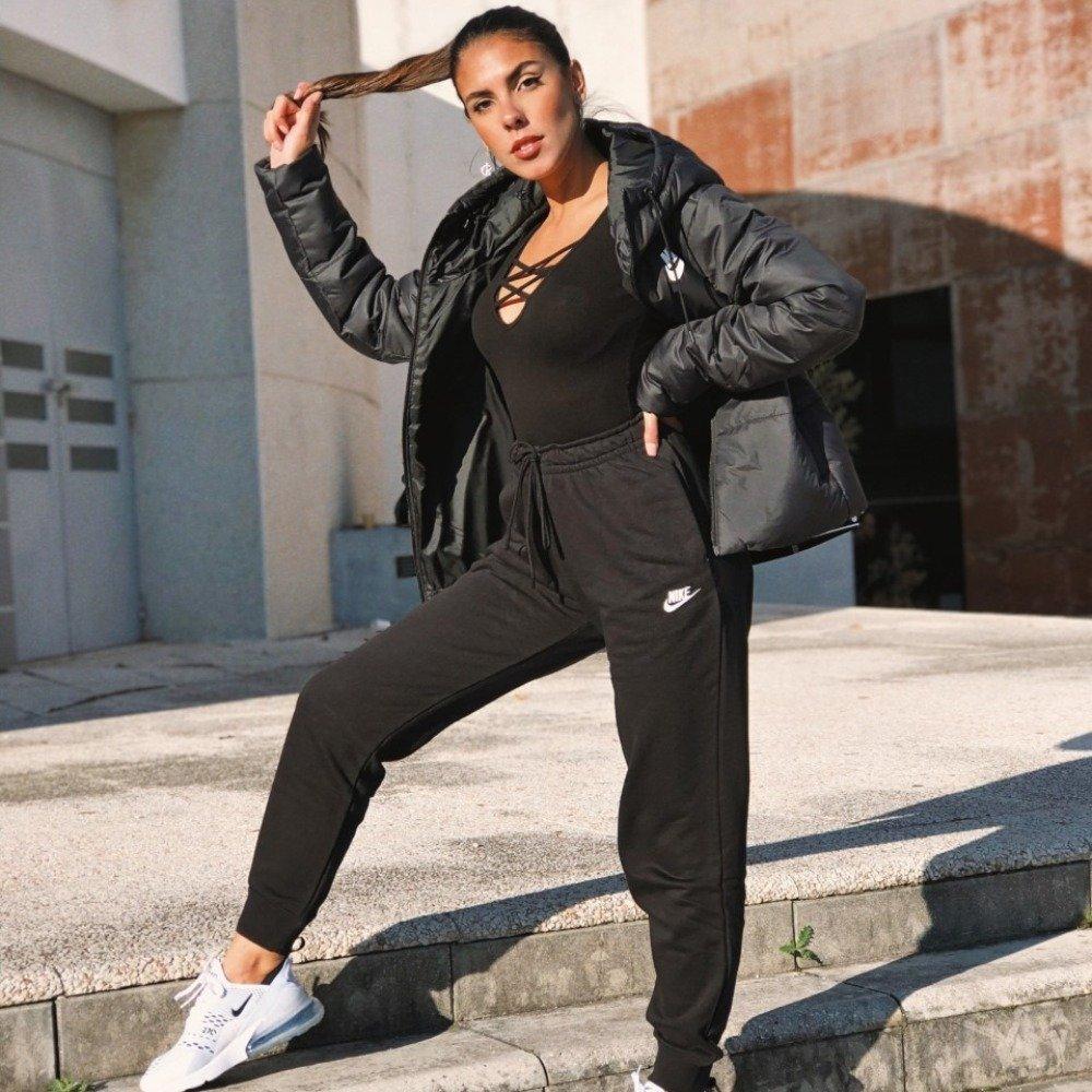 looks dos influencers carolinamenezesz outfit nike