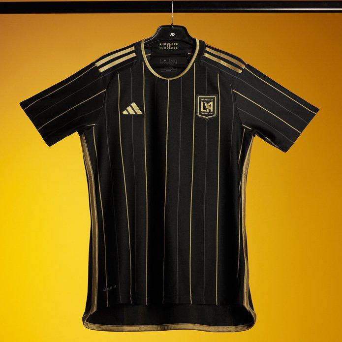 Camisetas negras de deals equipos de futbol