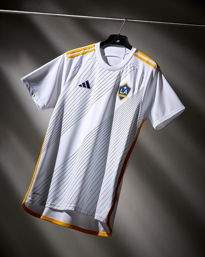 Camisetas fashion blancas de futbol