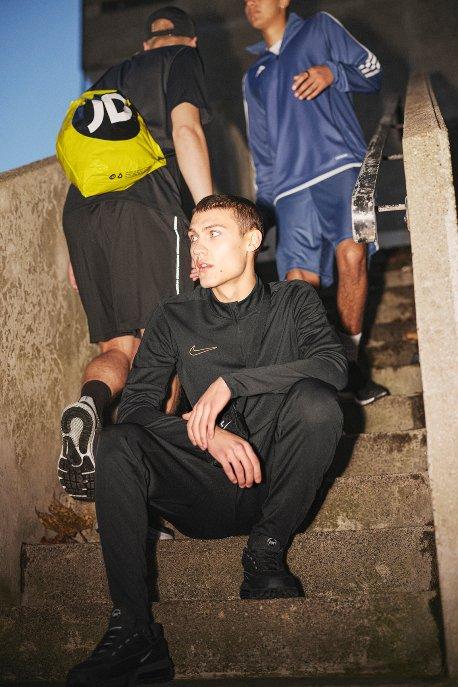 Modelos portando la colección de Nike